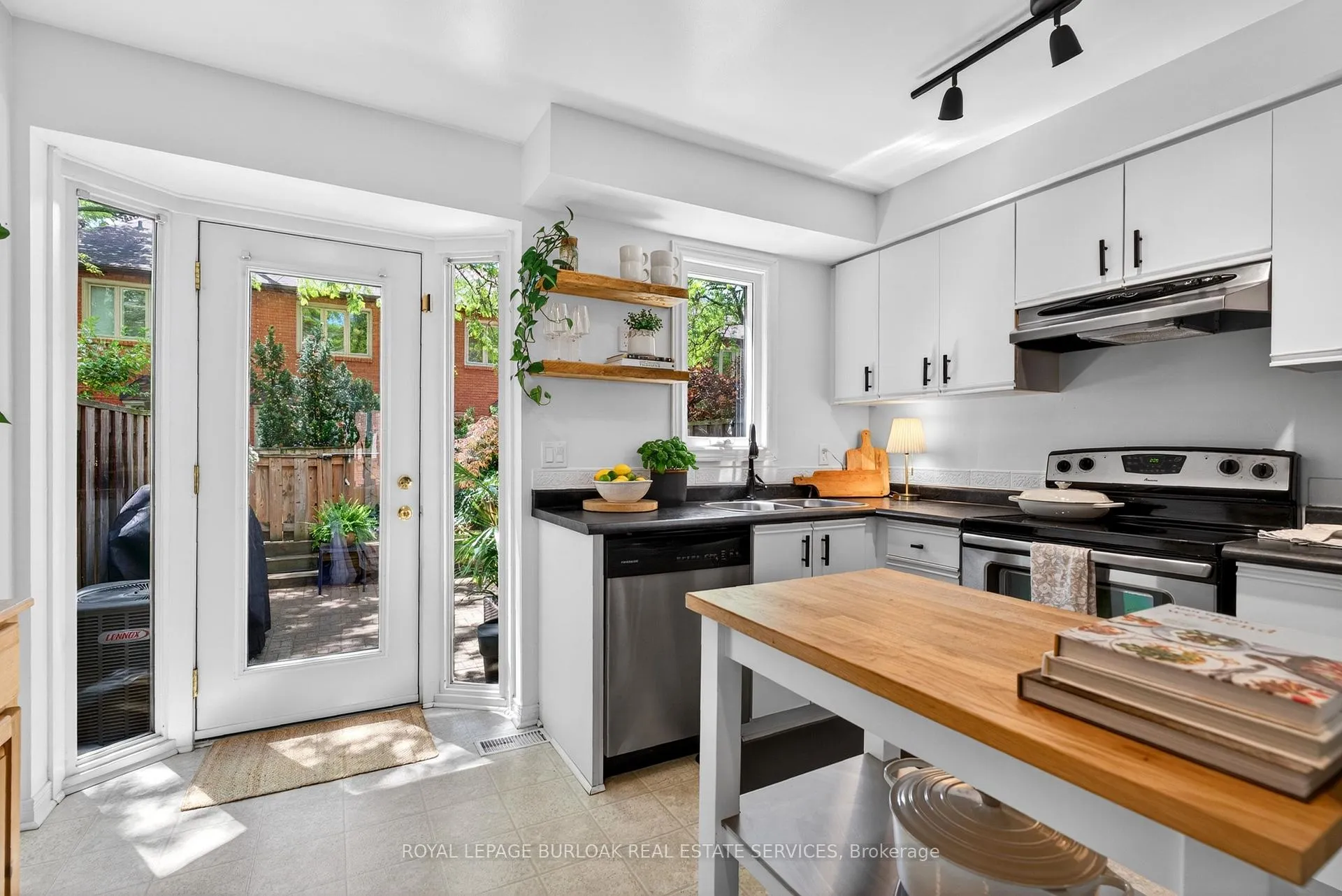 Photo 14 of Unit 202, 895 Maple Avenue, Burlington, Brant — HOMEH