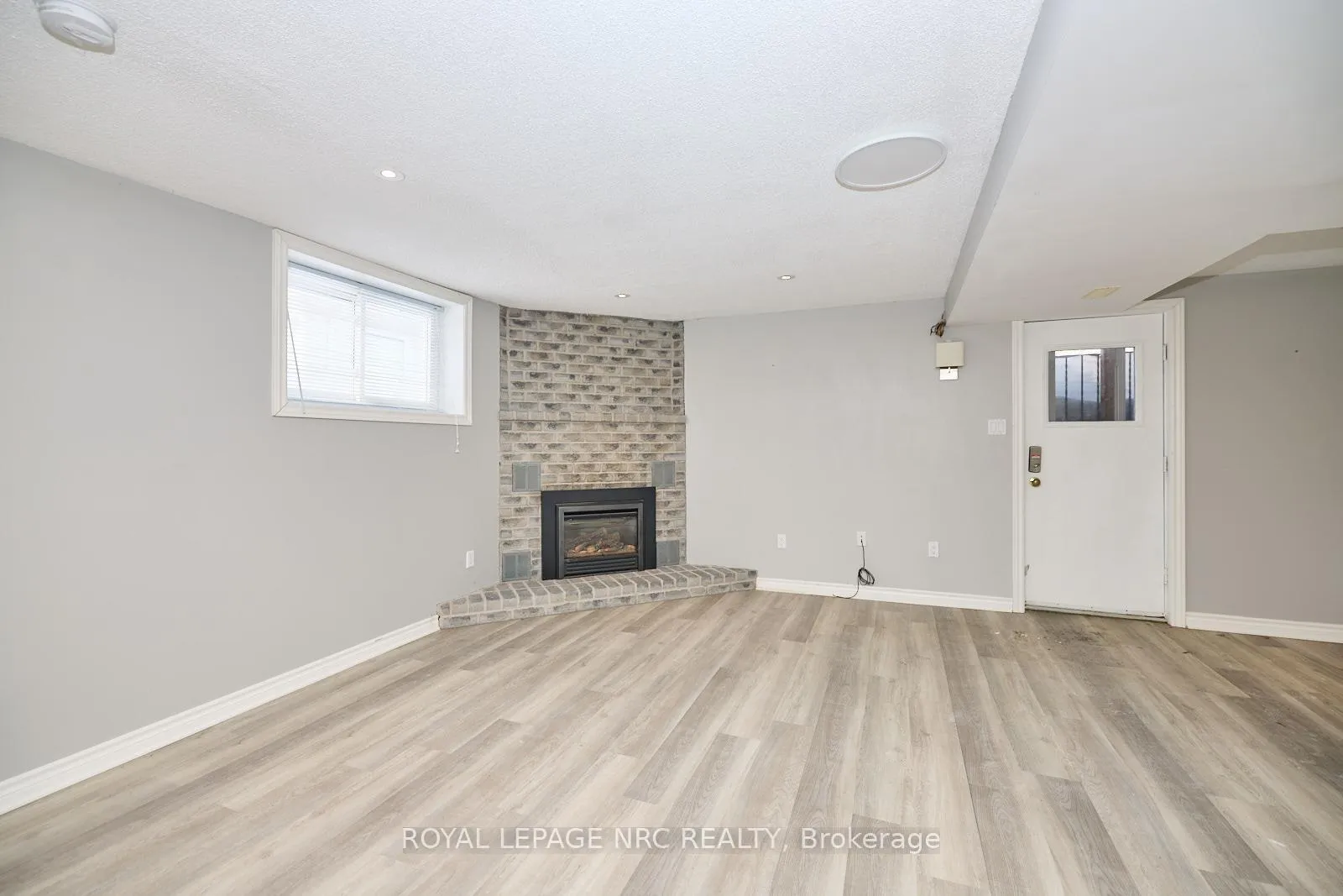 Photo 4 of Unit LOWER, 100 Larchwood Circle, Welland, N. Welland — HOMEH