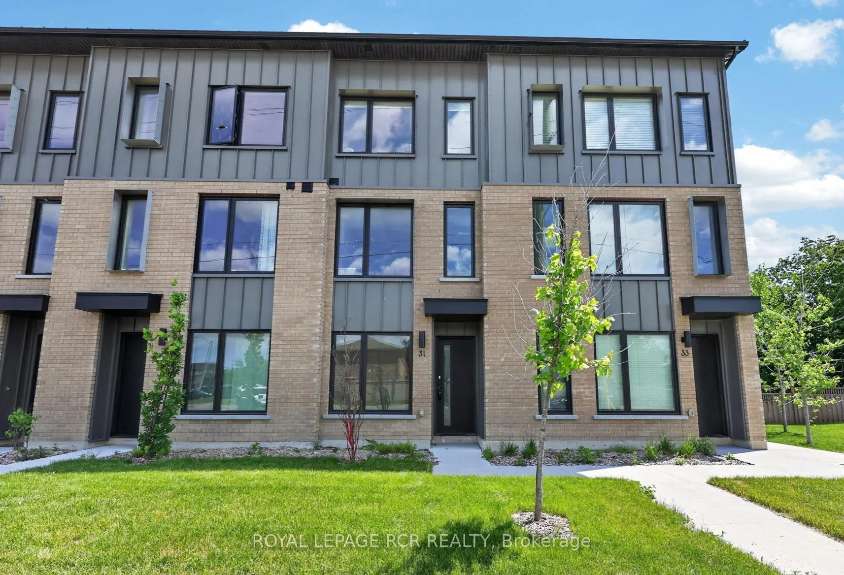Photo 2 of 31 Rainwater Lane, Barrie, Holly — HOMEH