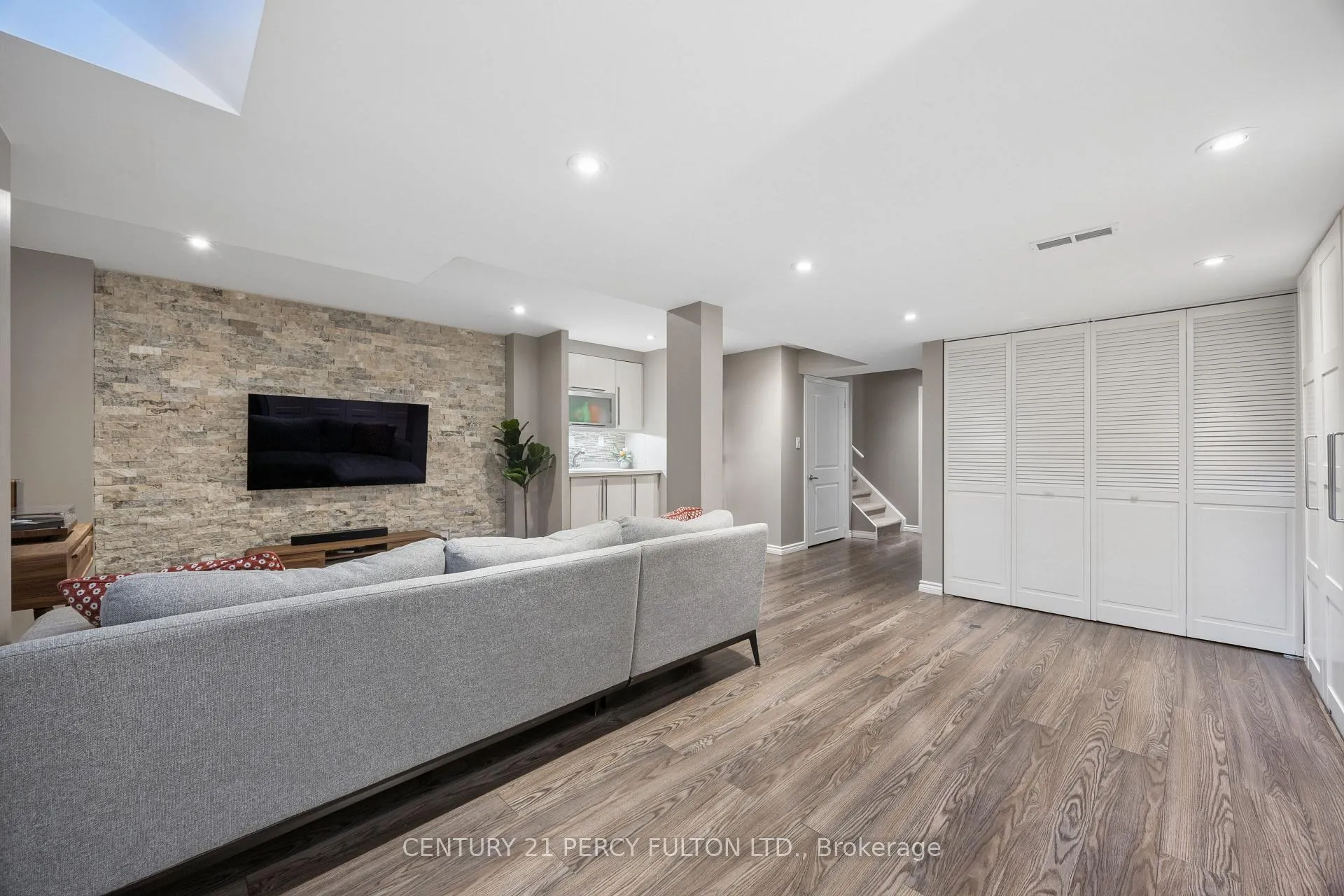 Photo 25 of 75 Barchester Crescent, Whitby, Brooklin — HOMEH