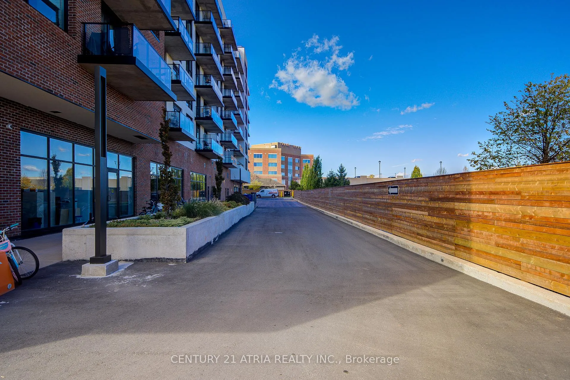 Photo 5 of Unit 607, 2475 Old Bronte Road, Oakville, Westmount — HOMEH