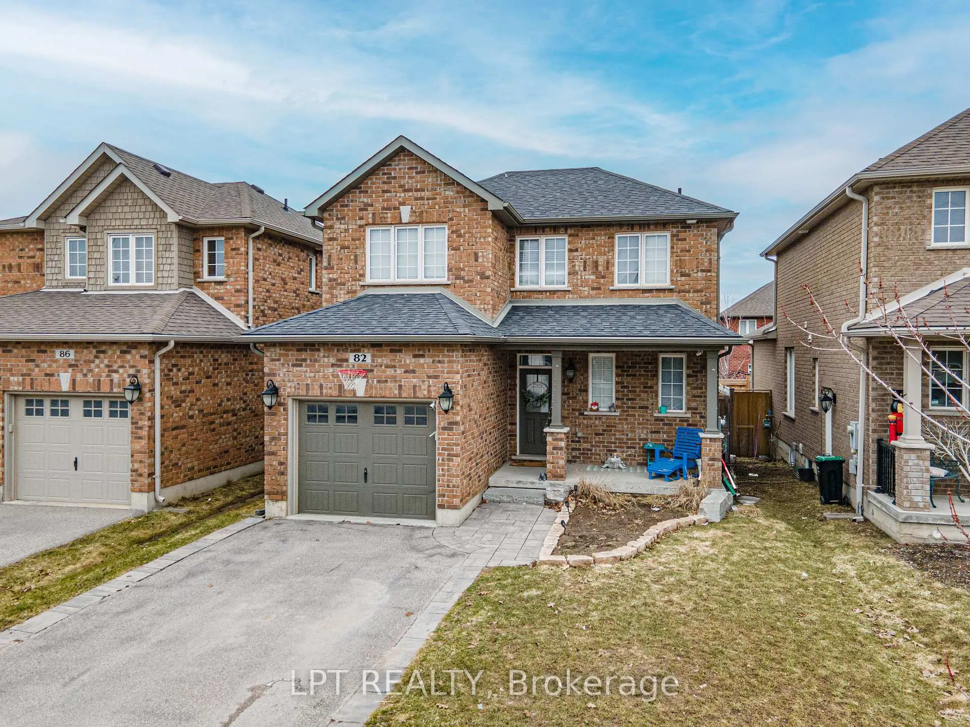 Photo 2 of 82 Nathan Crescent, Barrie, Painswick South — HOMEH