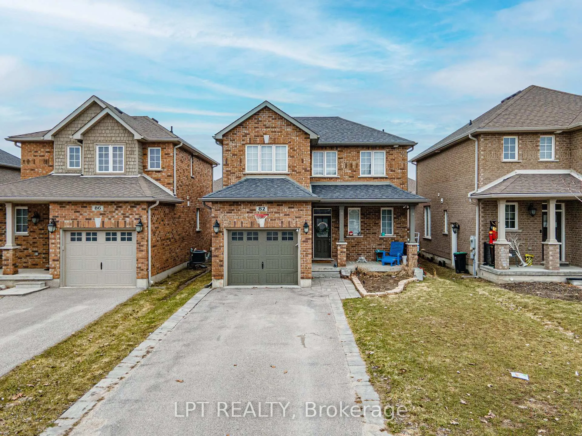 Photo 3 of 82 Nathan Crescent, Barrie, Painswick South — HOMEH