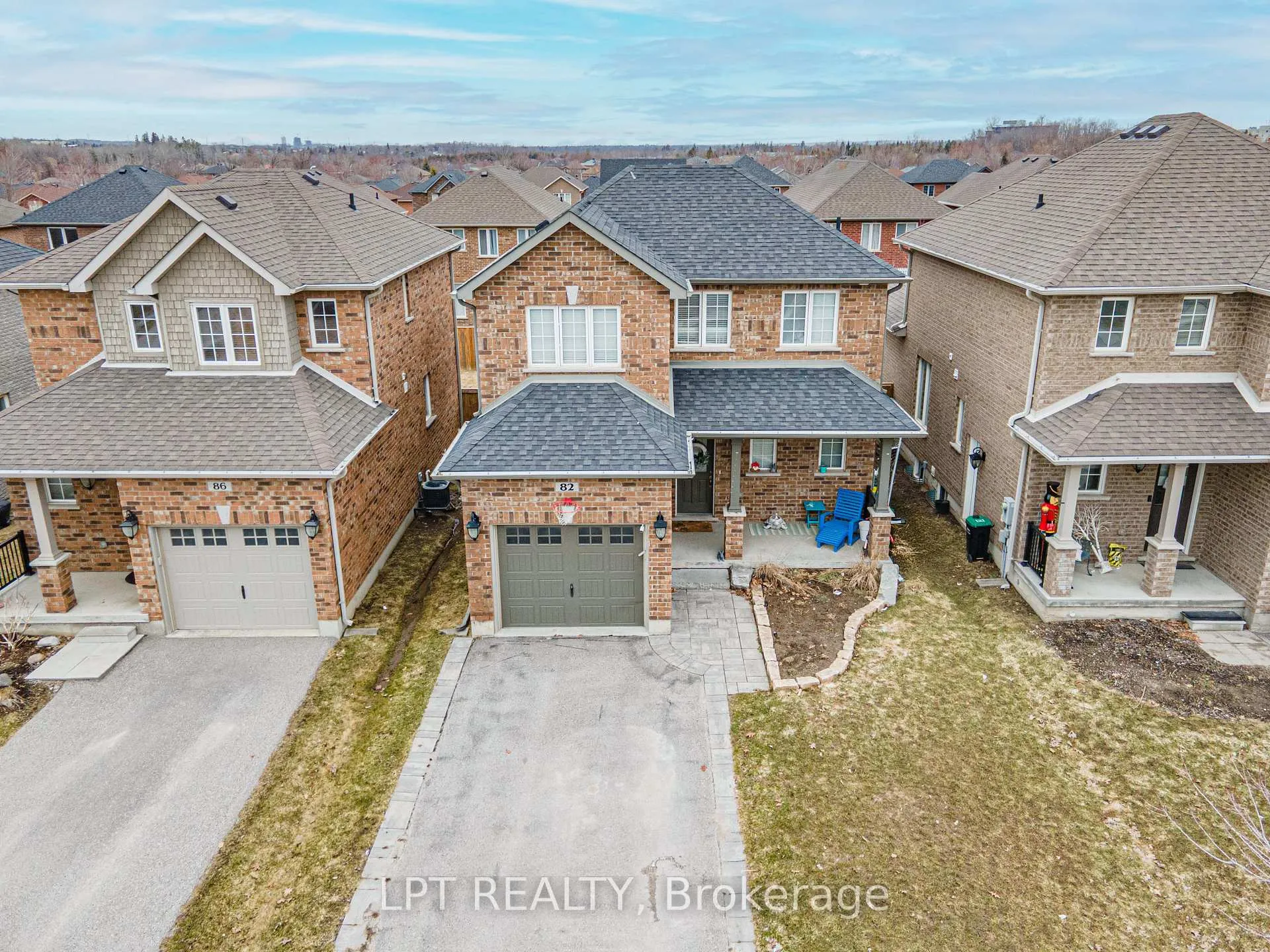 Photo 4 of 82 Nathan Crescent, Barrie, Painswick South — HOMEH