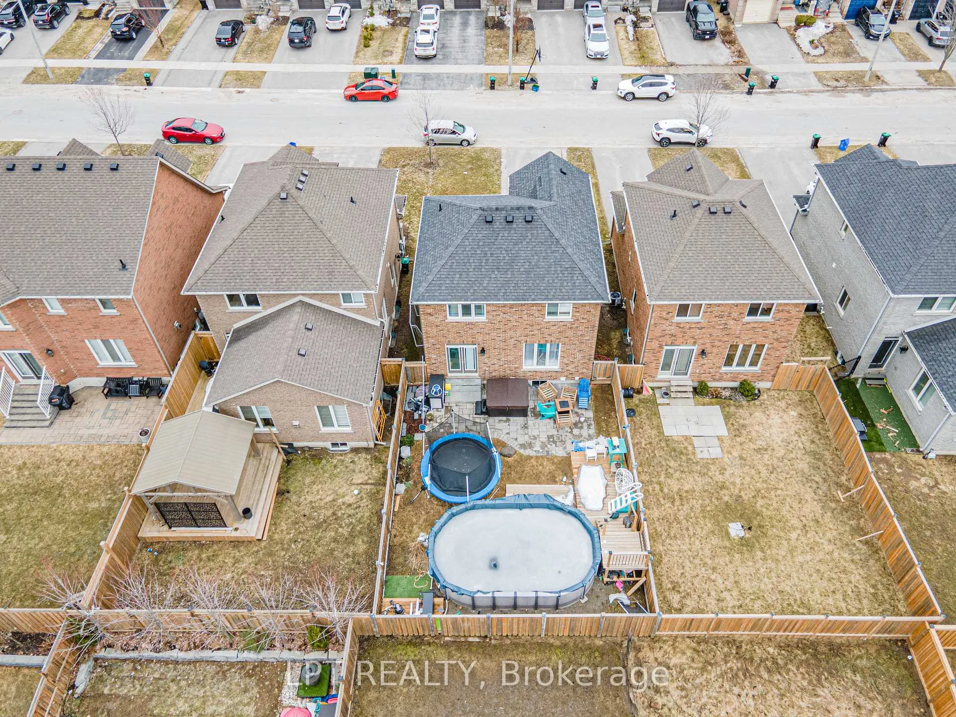 Photo 6 of 82 Nathan Crescent, Barrie, Painswick South — HOMEH
