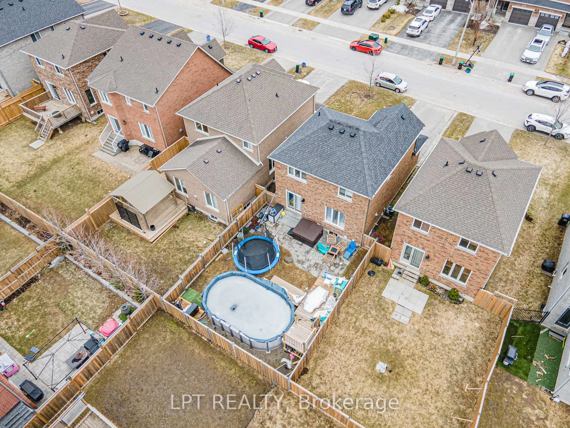 Photo 7 of 82 Nathan Crescent, Barrie, Painswick South — HOMEH