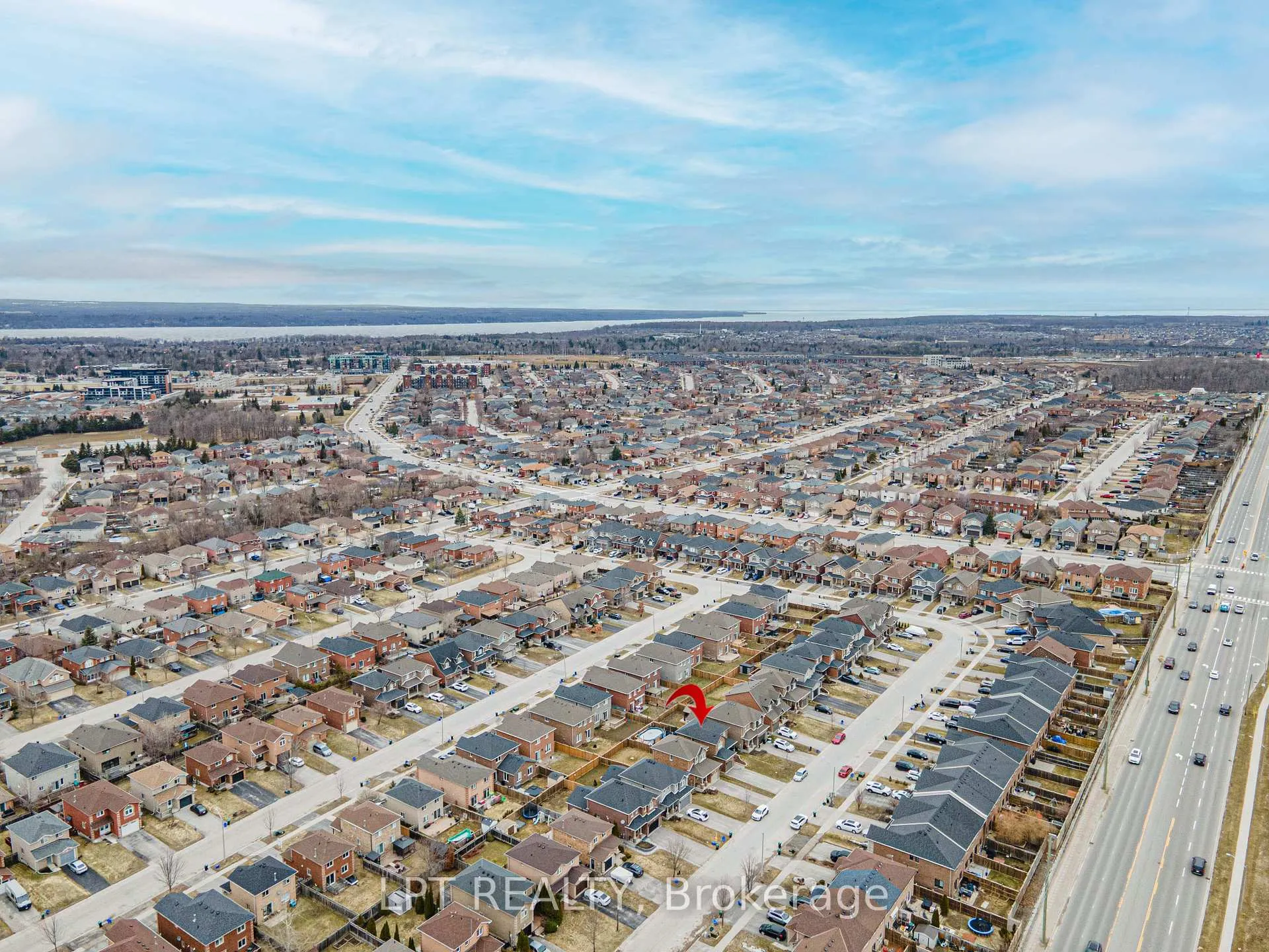 Photo 10 of 82 Nathan Crescent, Barrie, Painswick South — HOMEH