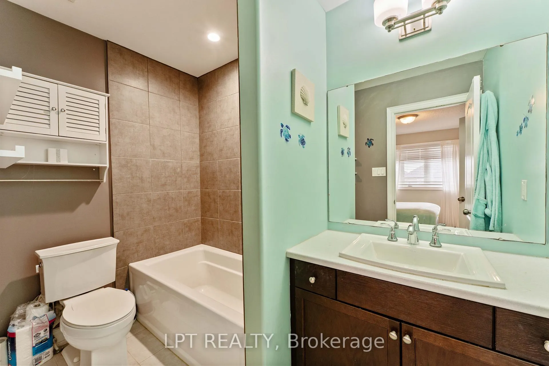 Photo 27 of 82 Nathan Crescent, Barrie, Painswick South — HOMEH