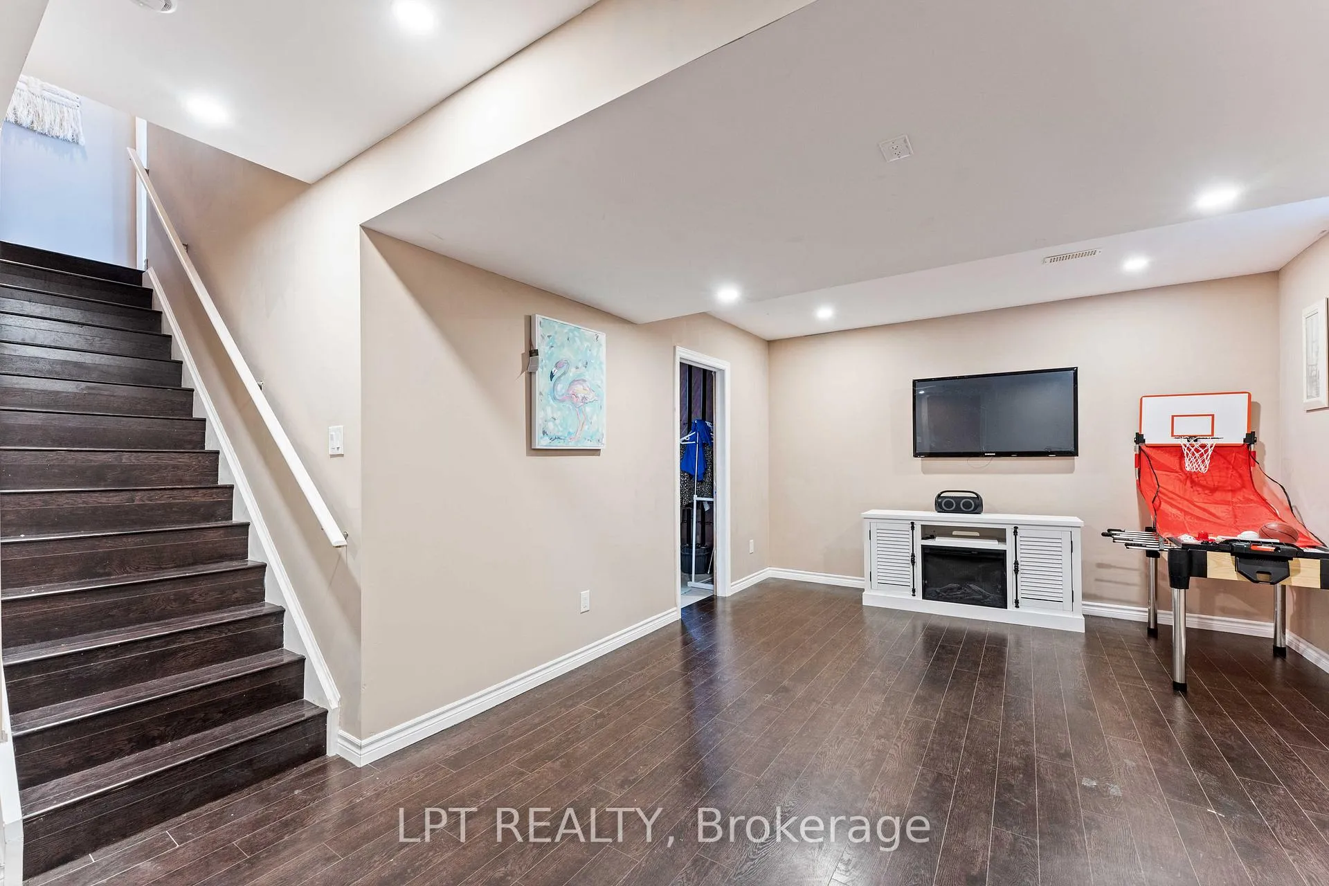 Photo 33 of 82 Nathan Crescent, Barrie, Painswick South — HOMEH
