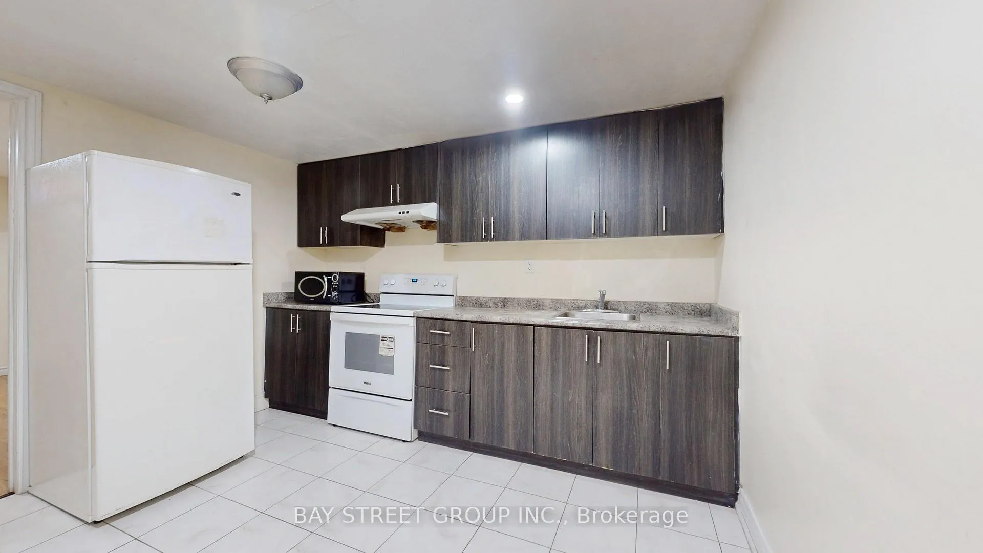 Photo 3 of 49 Pepperell Crescent, Markham, Milliken Mills West — HOMEH