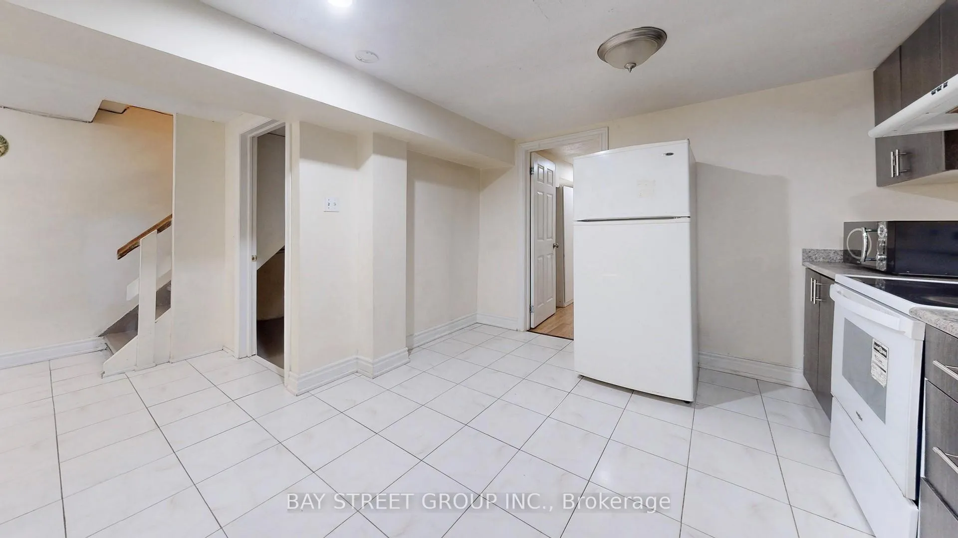 Photo 5 of 49 Pepperell Crescent, Markham, Milliken Mills West — HOMEH