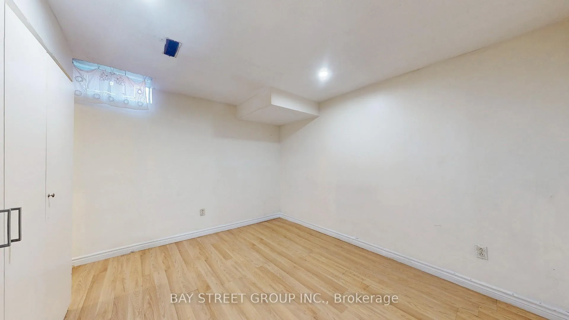 Photo 7 of 49 Pepperell Crescent, Markham, Milliken Mills West — HOMEH