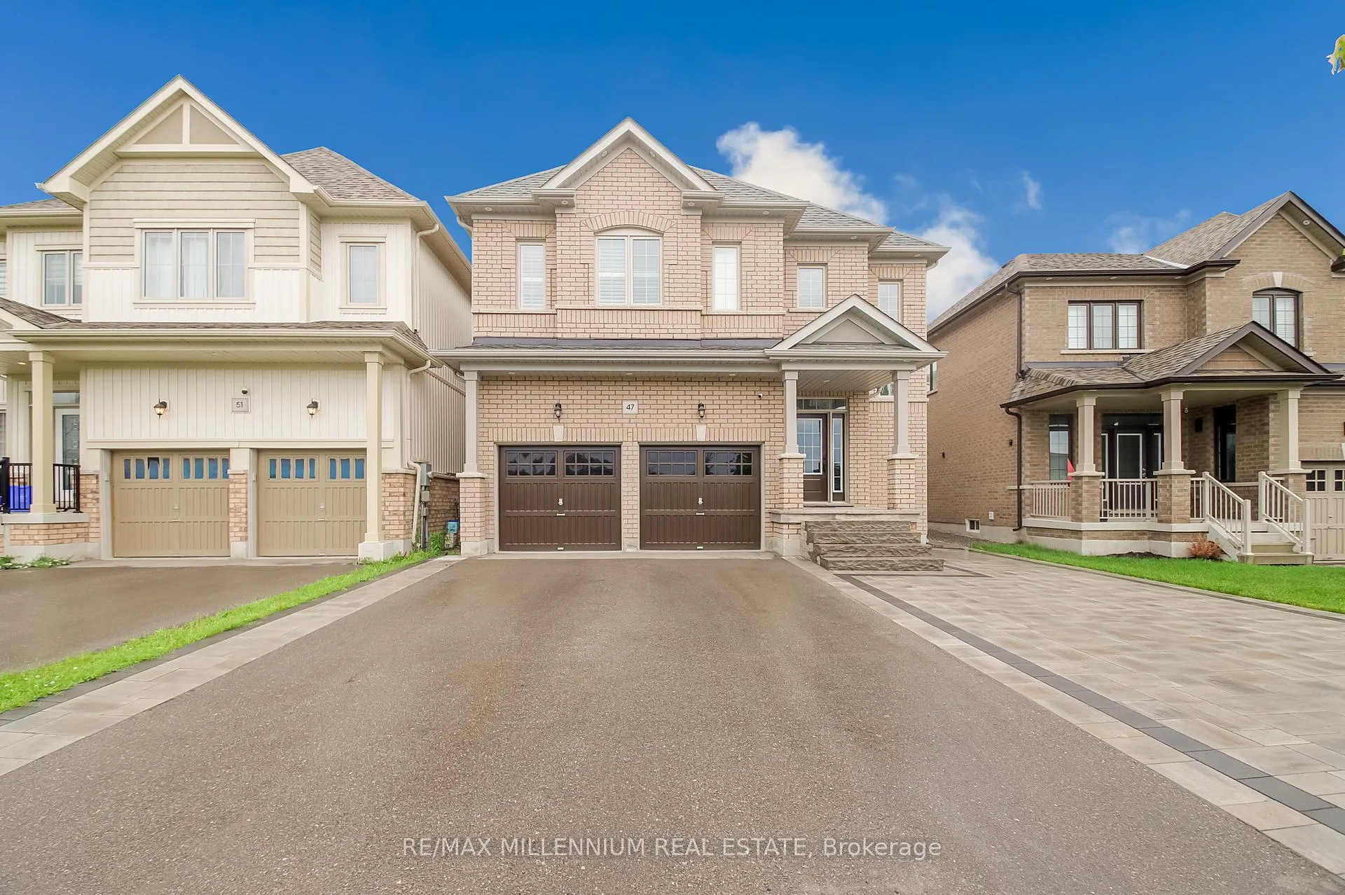 Photo 2 of 47 Douglas Kemp Crescent, Clarington, Bowmanville — HOMEH