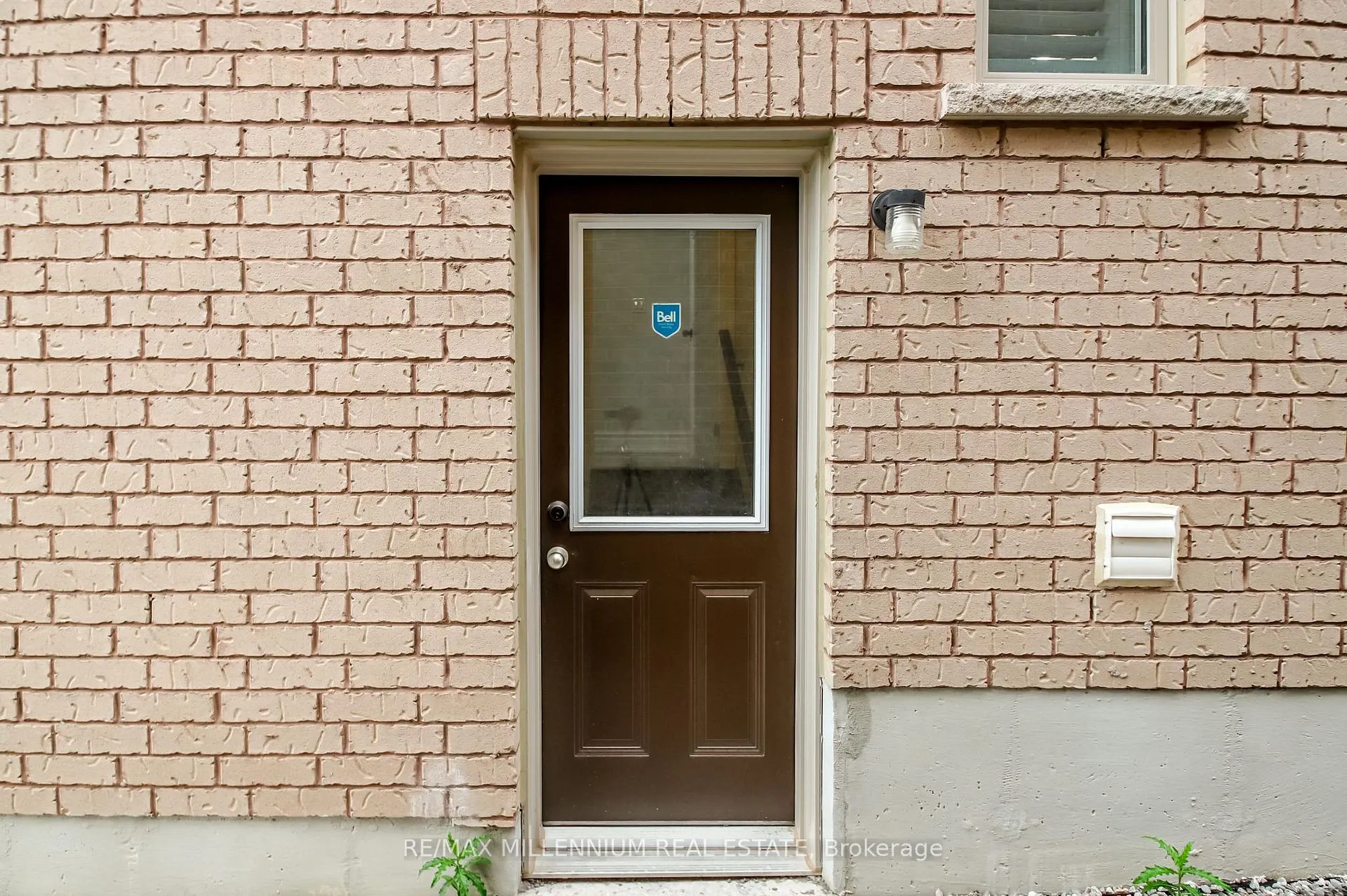 Photo 3 of 47 Douglas Kemp Crescent, Clarington, Bowmanville — HOMEH