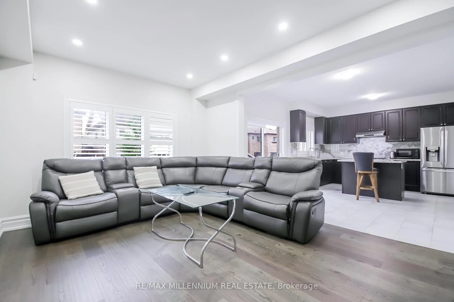 Photo 5 of 47 Douglas Kemp Crescent, Clarington, Bowmanville — HOMEH