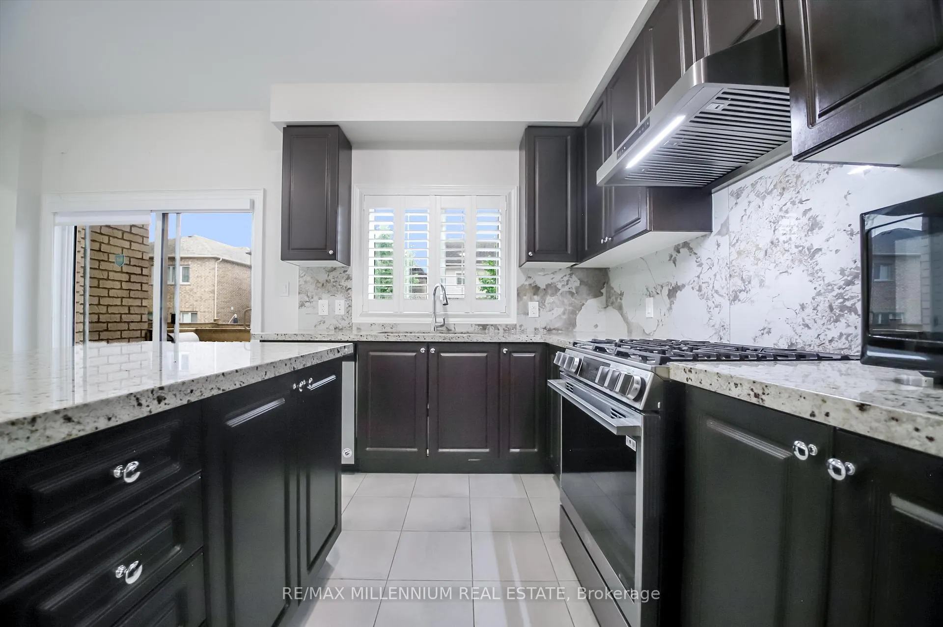 Photo 13 of 47 Douglas Kemp Crescent, Clarington, Bowmanville — HOMEH