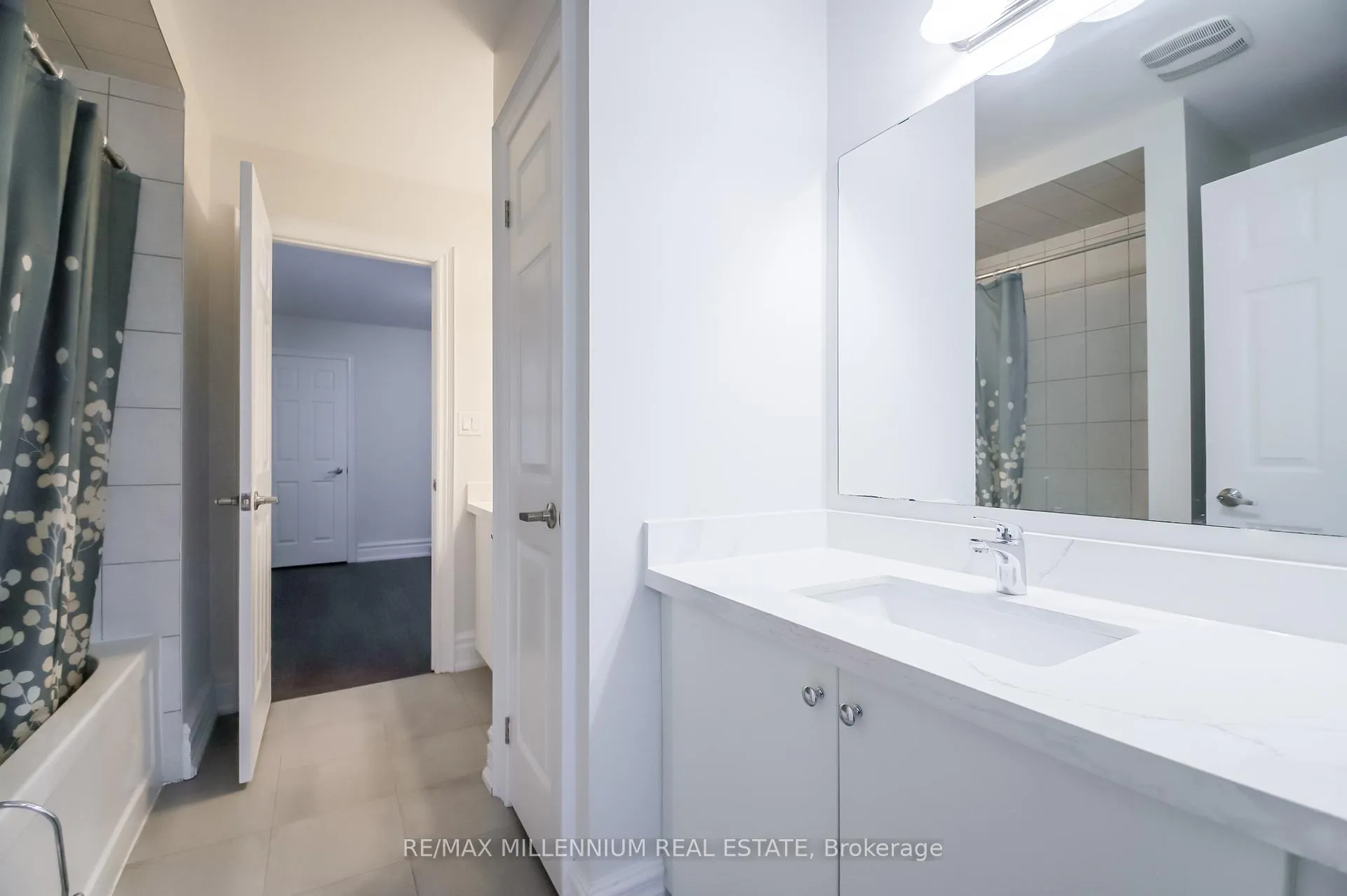 Photo 22 of 47 Douglas Kemp Crescent, Clarington, Bowmanville — HOMEH