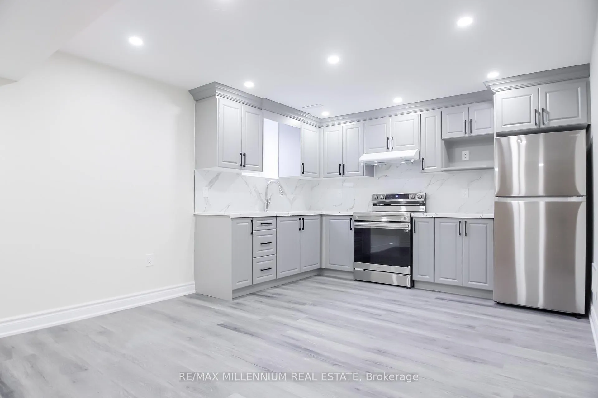 Photo 42 of 47 Douglas Kemp Crescent, Clarington, Bowmanville — HOMEH