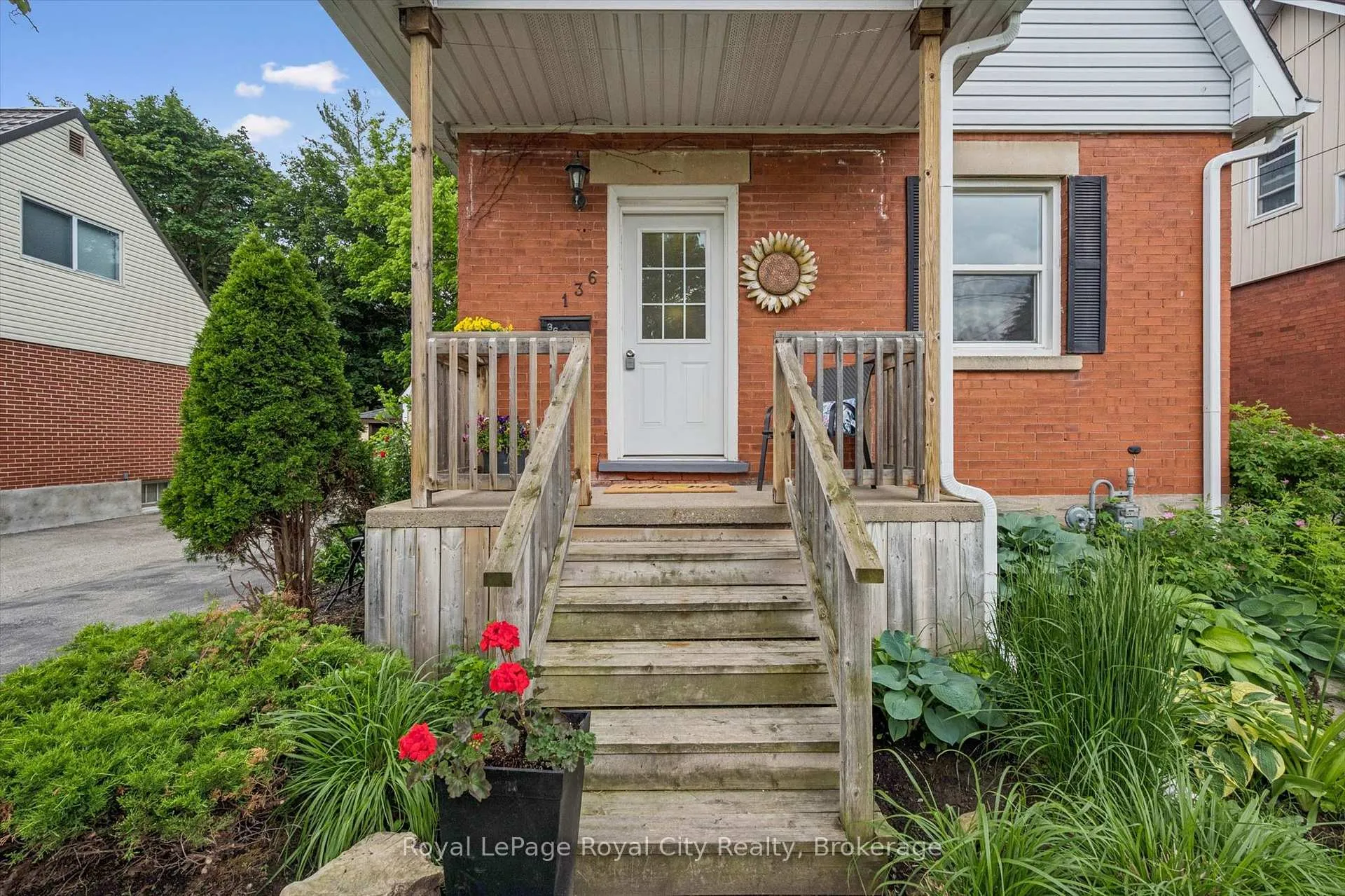 Photo 2 of 136 Alma Street N, Guelph, Junction/Onward Willow — HOMEH
