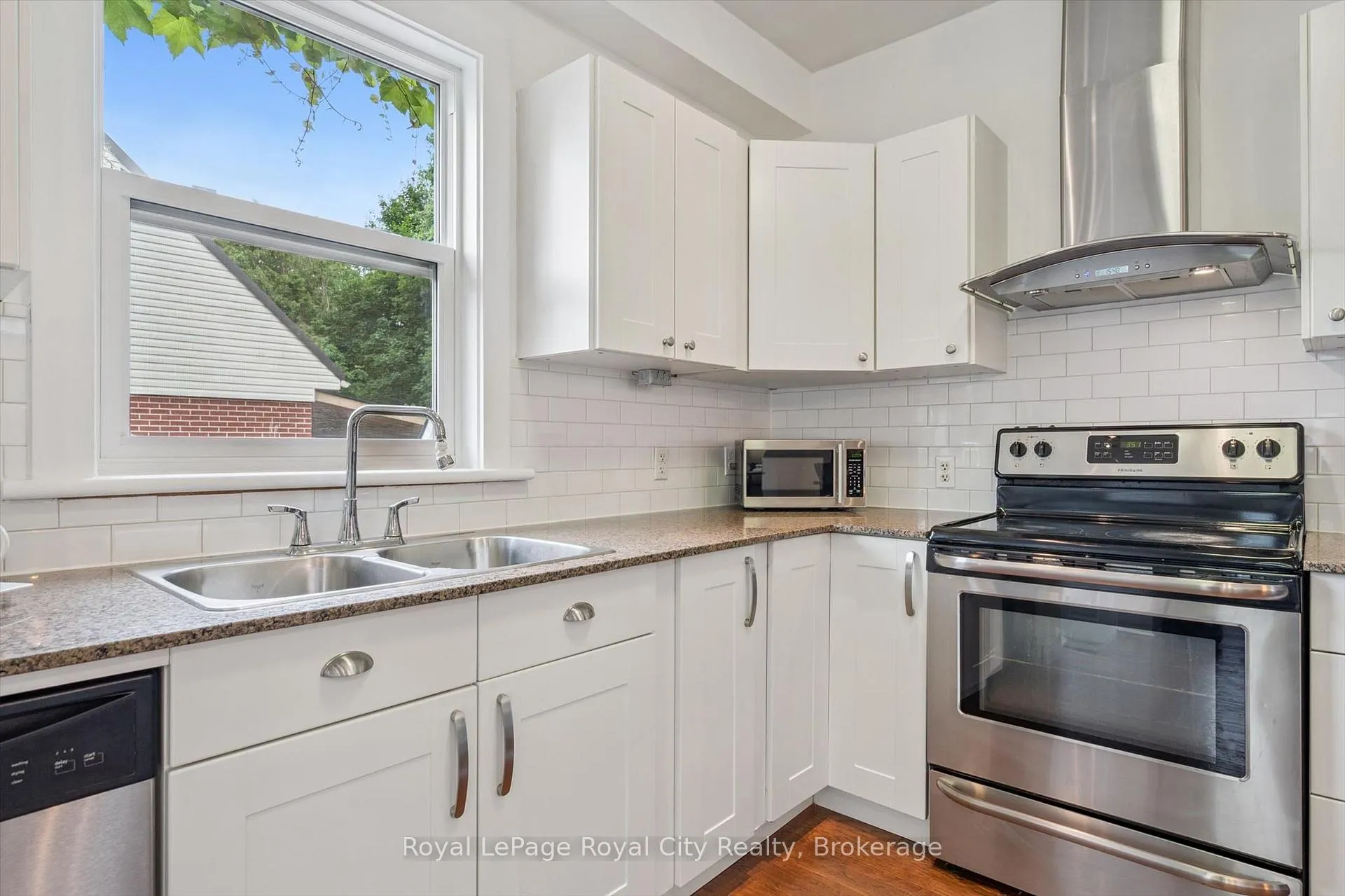 Photo 15 of 136 Alma Street N, Guelph, Junction/Onward Willow — HOMEH