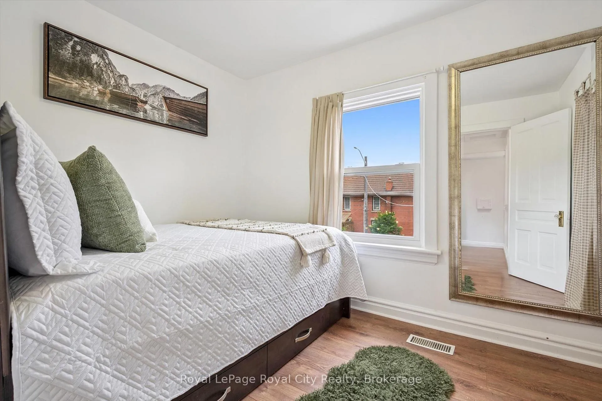 Photo 18 of 136 Alma Street N, Guelph, Junction/Onward Willow — HOMEH