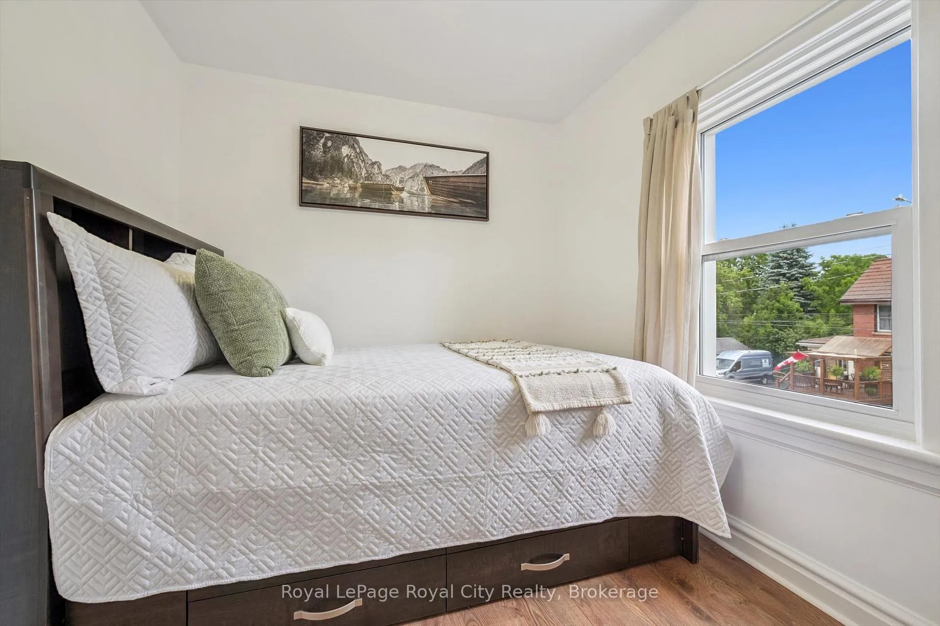 Photo 19 of 136 Alma Street N, Guelph, Junction/Onward Willow — HOMEH