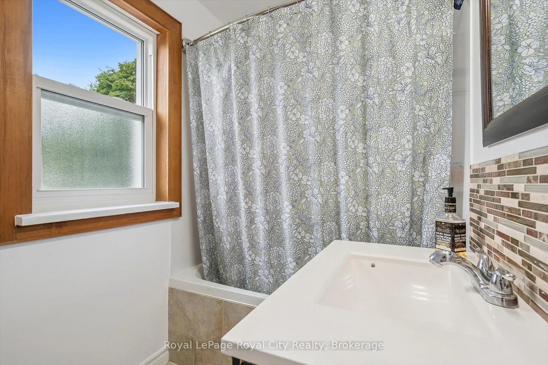 Photo 26 of 136 Alma Street N, Guelph, Junction/Onward Willow — HOMEH
