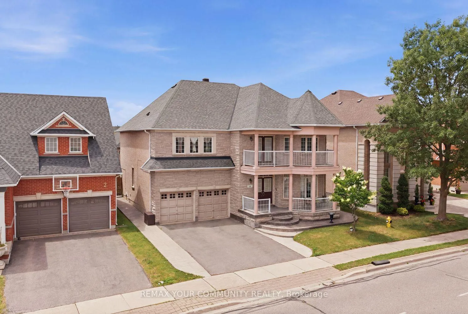 Photo 2 of 10 St Clare Boulevard, Vaughan, Vellore Village — HOMEH