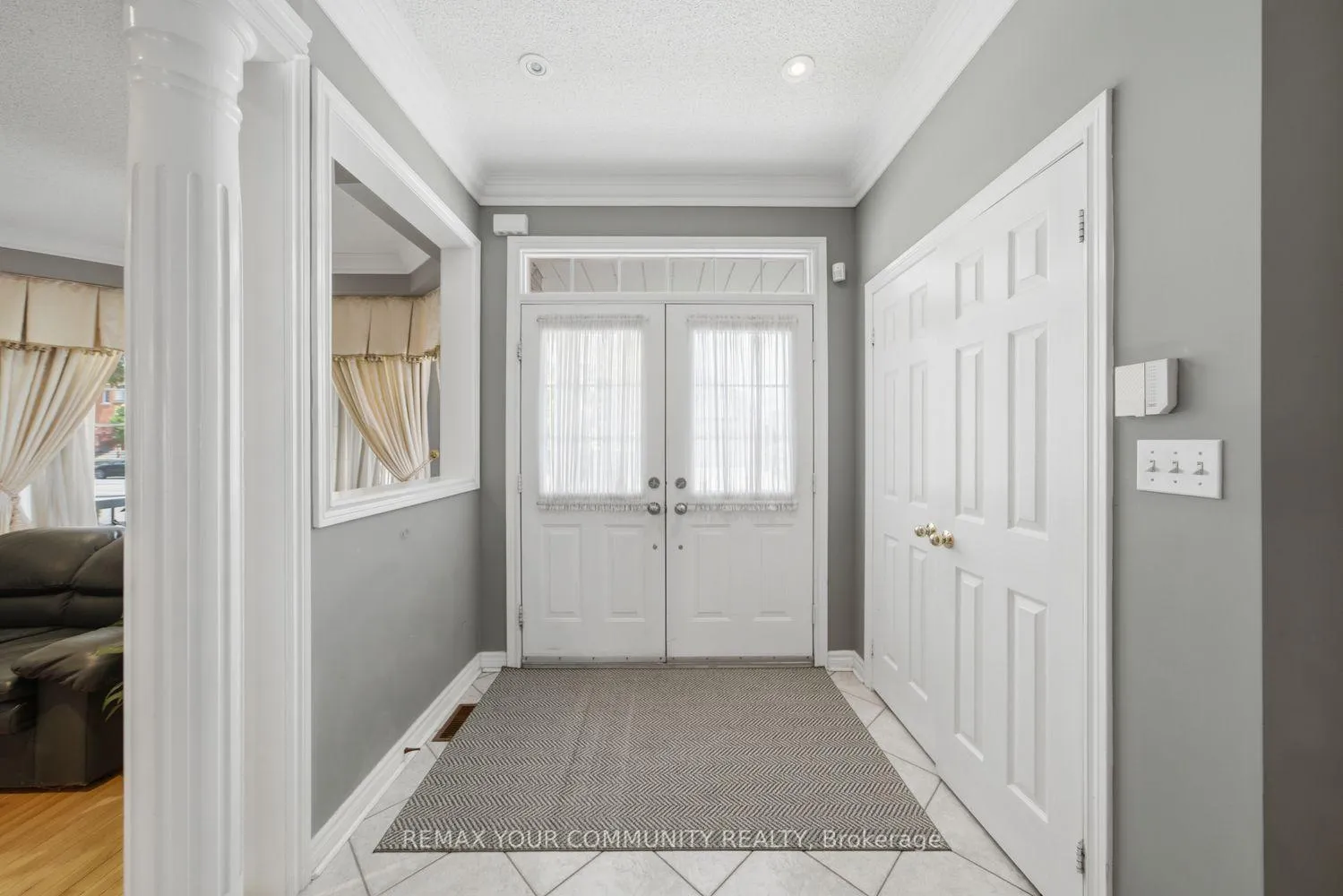 Photo 3 of 10 St Clare Boulevard, Vaughan, Vellore Village — HOMEH
