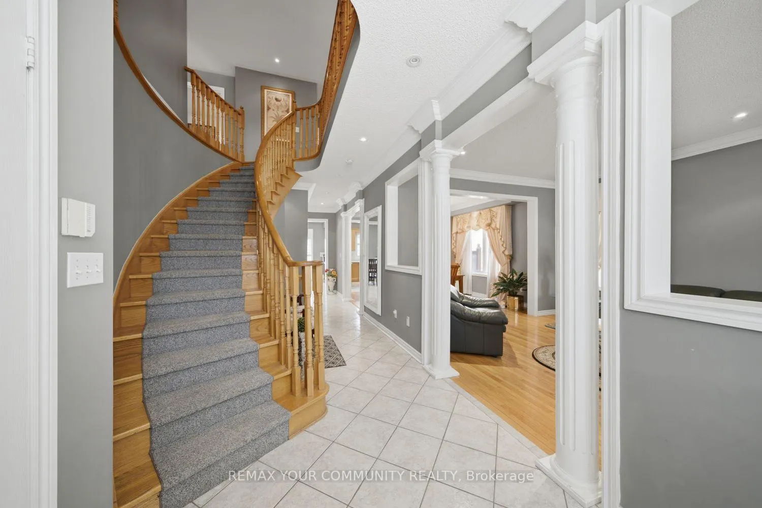 Photo 4 of 10 St Clare Boulevard, Vaughan, Vellore Village — HOMEH