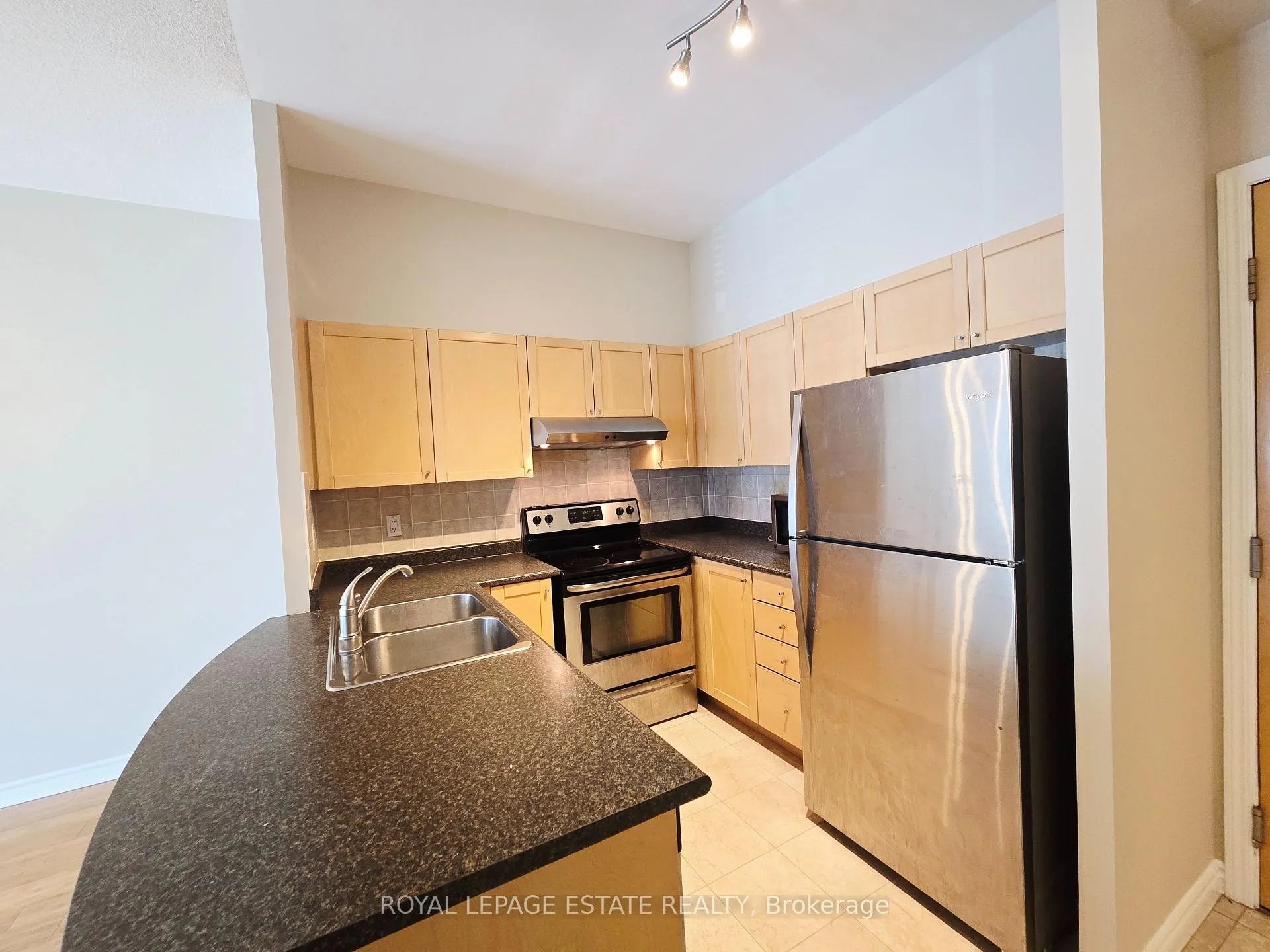 Photo 10 of Unit 632, 600 Queens Quay W, Toronto, Waterfront Communities — HOMEH