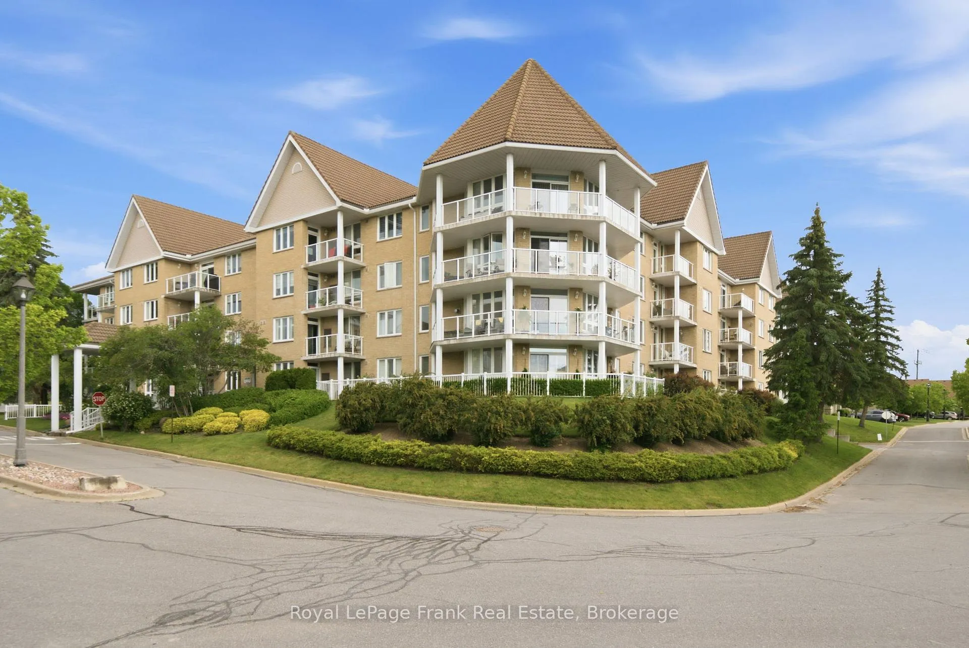 Photo 2 of Unit 110, 51 Rivermill Boulevard, Kawartha Lakes, Lindsay — HOMEH