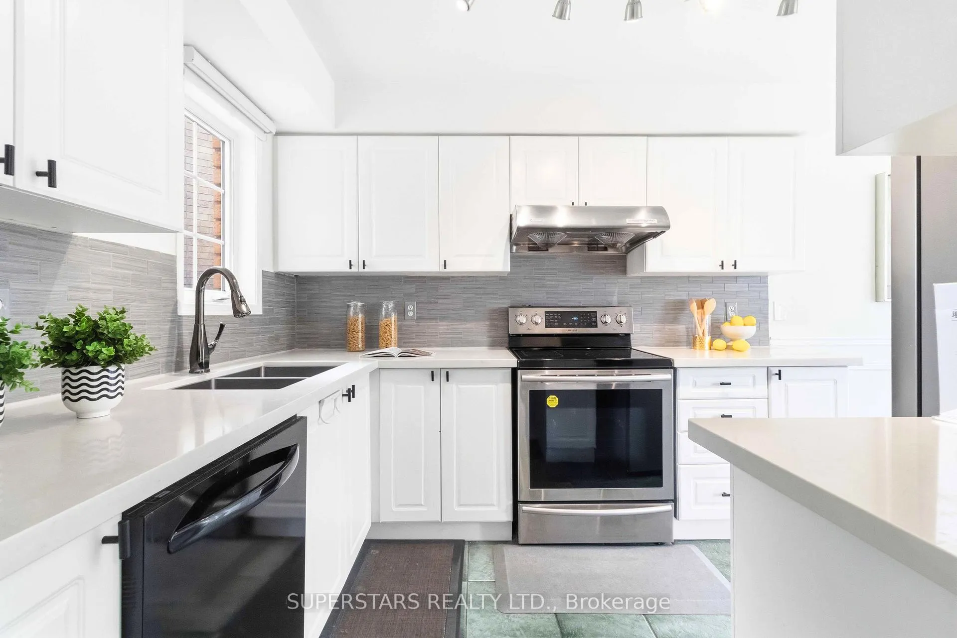 Photo 13 of 7 Alder Grove, Aurora, Aurora Grove — HOMEH