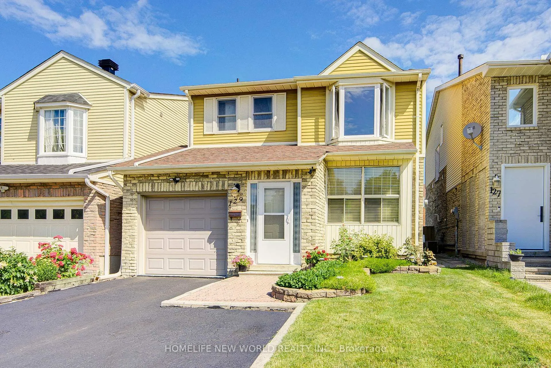 Photo 2 of 129 Sandyhook Square, Scarborough, Steeles — HOMEH