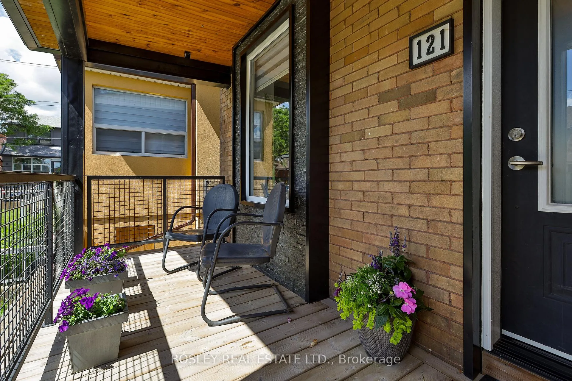 Front of 121 Blackthorn Avenue