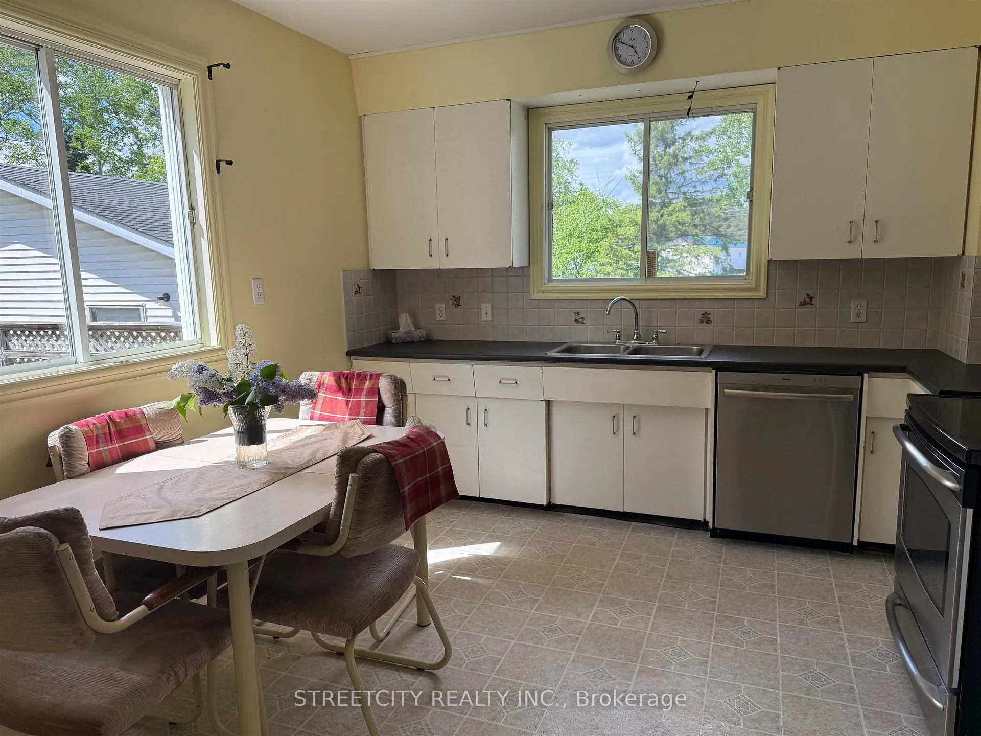 Photo 5 of 4039 Alice Ave, Thunder Bay, McIntyre South — HOMEH