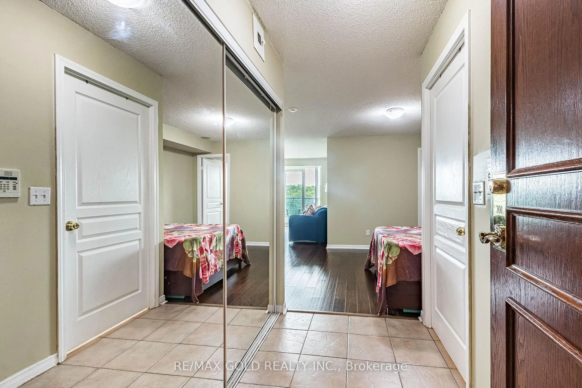 Photo 5 of Unit 701, 2545 Erin Centre Boulevard, Mississauga, Central Erin Mills — HOMEH