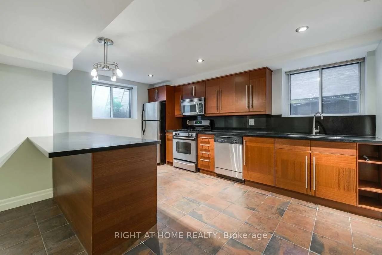 Photo 6 of 173-175 Madison Avenue, Toronto, The Annex — HOMEH