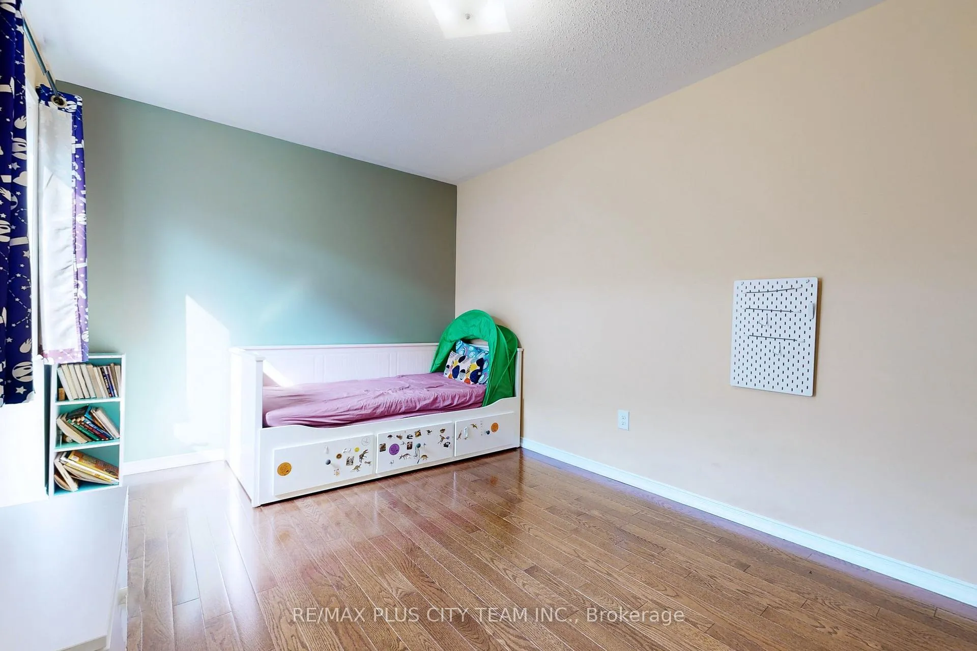 Photo 20 of 16 Edison Way, Whitby, Taunton North — HOMEH