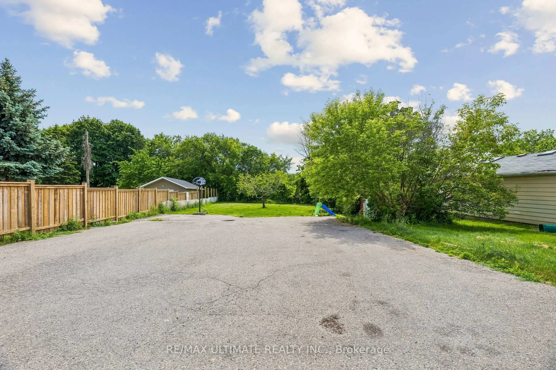 Photo 25 of 1056 Ravine Road, Oshawa, Lakeview — HOMEH