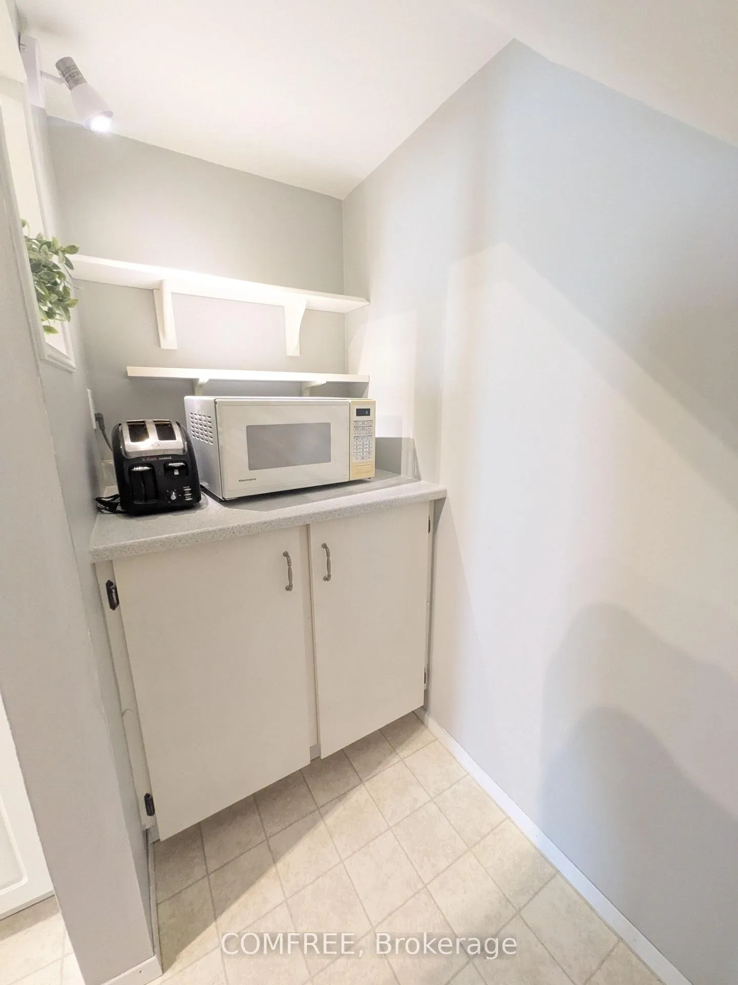 Photo 7 of 8B Forester Crescent, Ottawa, Westcliffe Estates — HOMEH