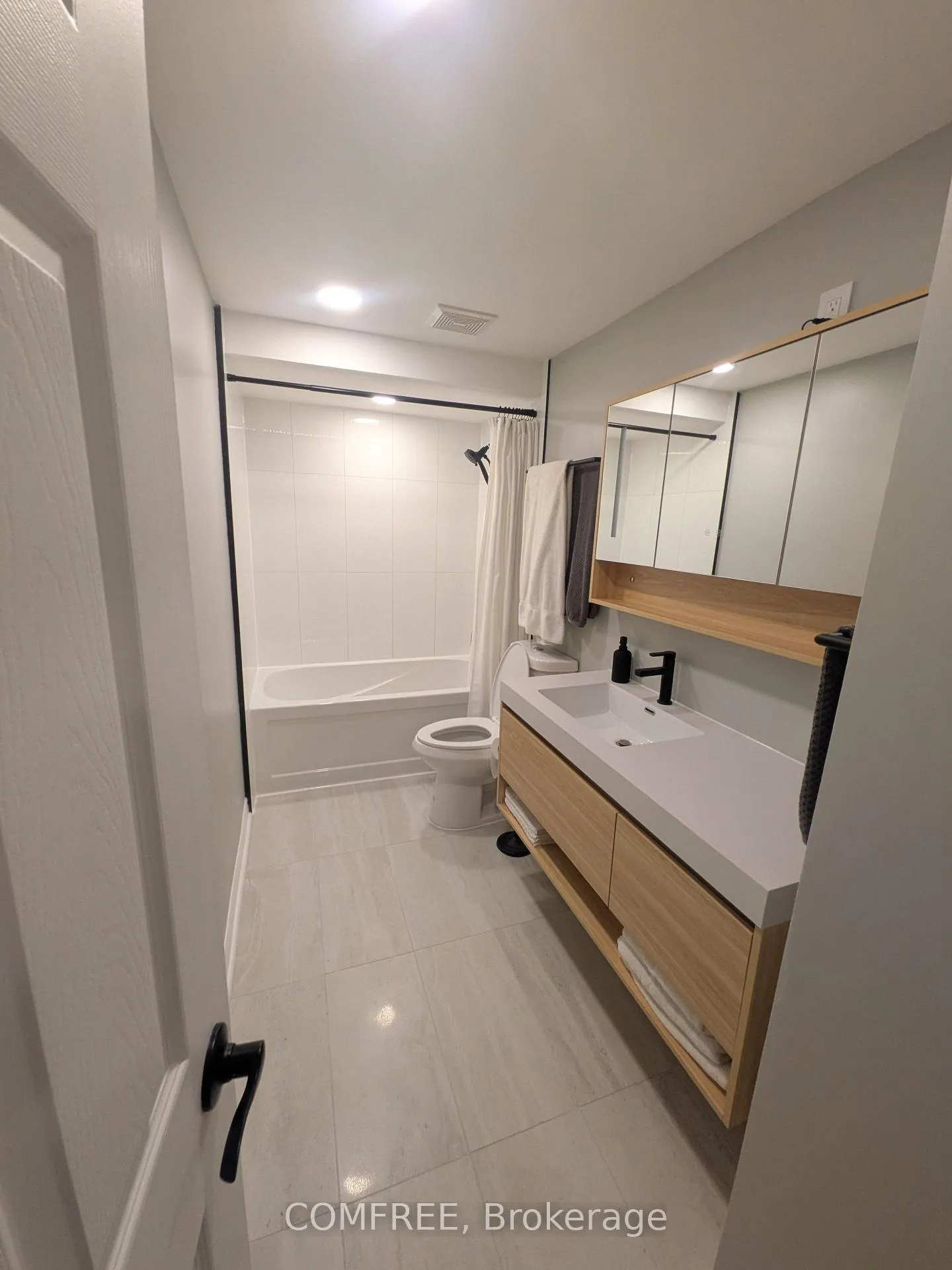 Photo 10 of 8B Forester Crescent, Ottawa, Westcliffe Estates — HOMEH