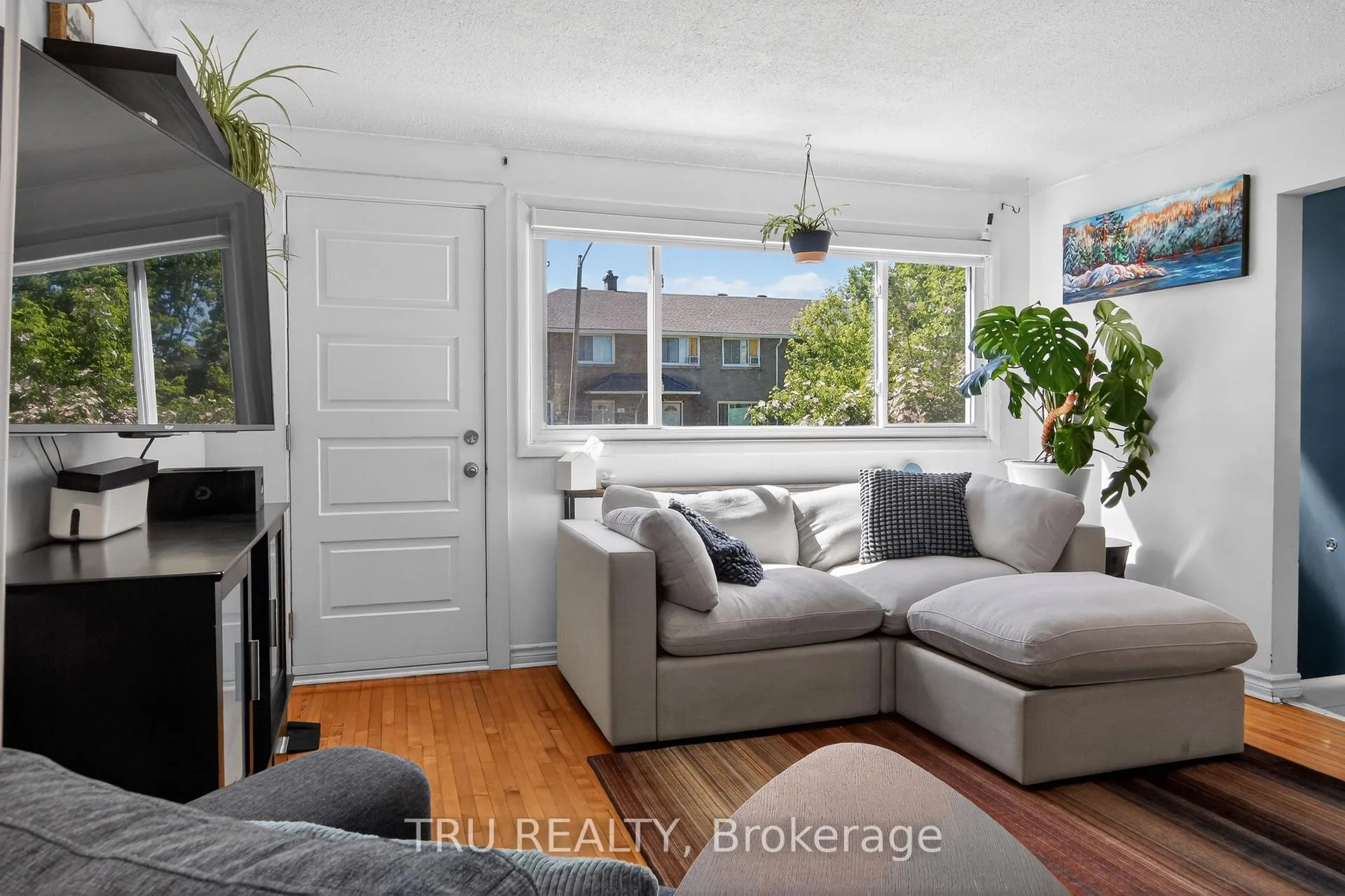 Photo 5 of 1253 Emperor Avenue, Ottawa, Carlington — HOMEH