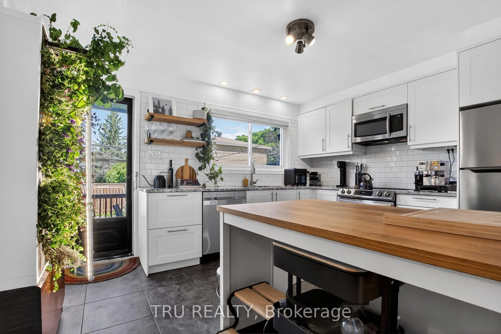 Photo 10 of 1253 Emperor Avenue, Ottawa, Carlington — HOMEH