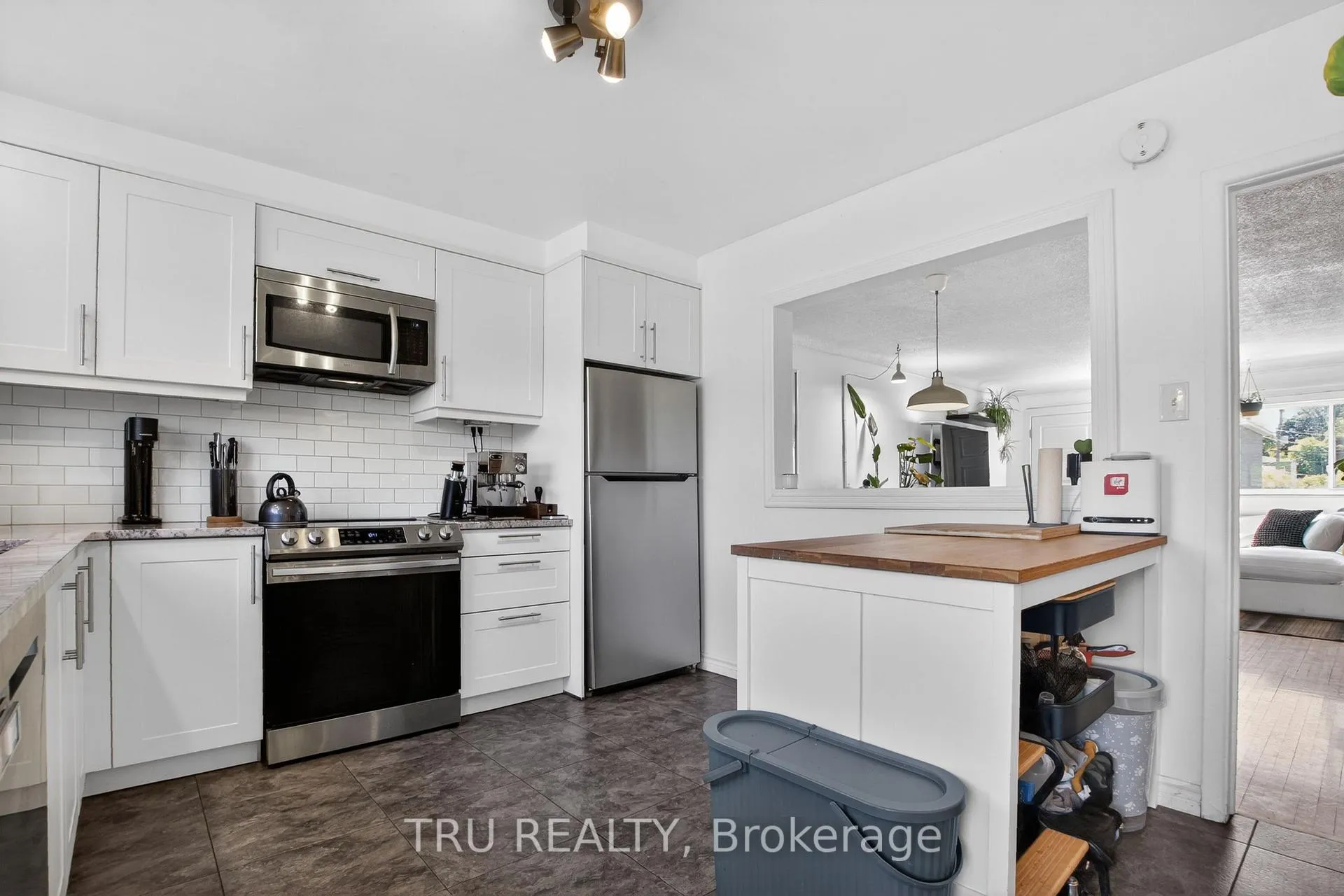 Photo 11 of 1253 Emperor Avenue, Ottawa, Carlington — HOMEH