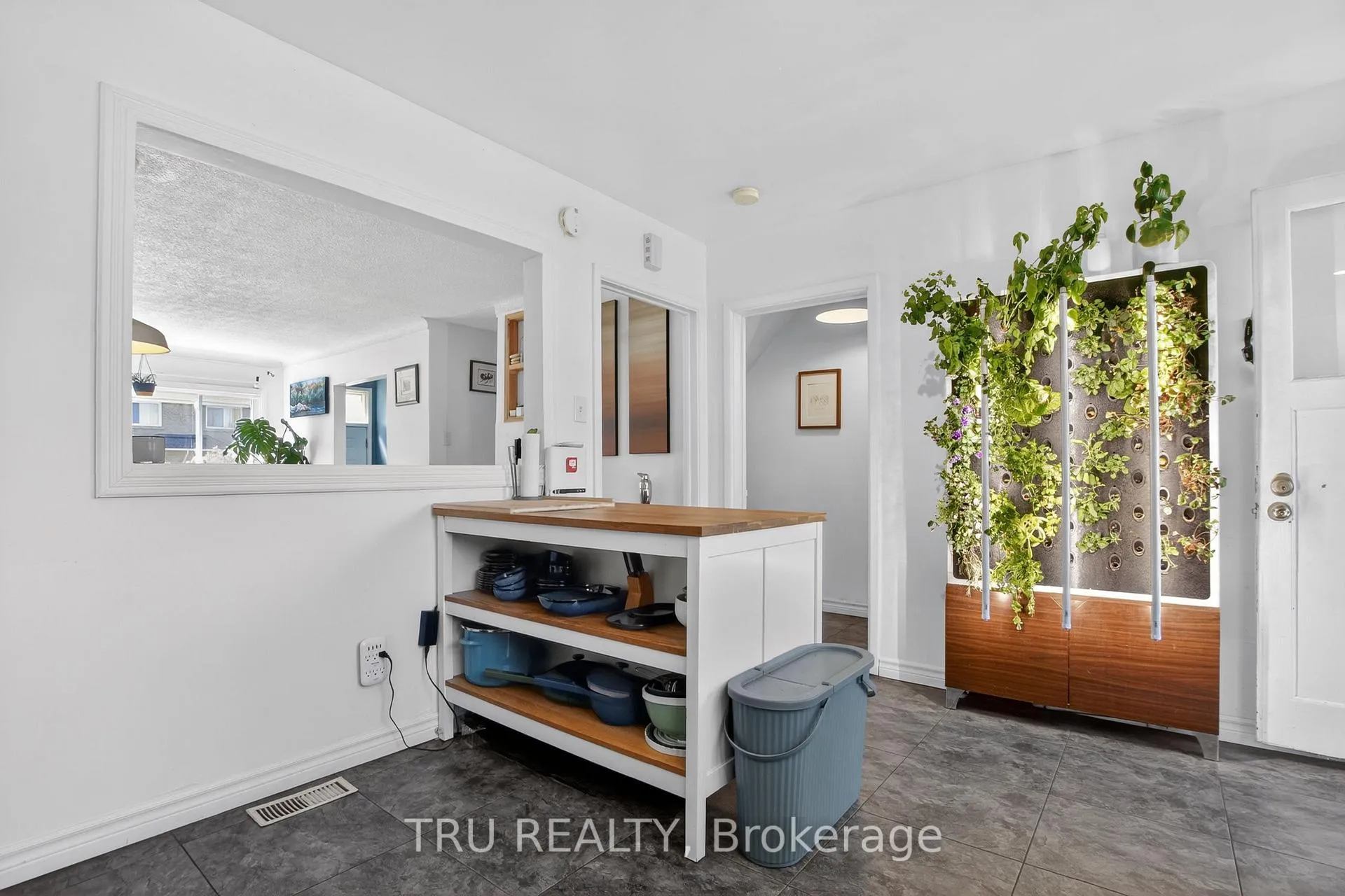 Photo 12 of 1253 Emperor Avenue, Ottawa, Carlington — HOMEH