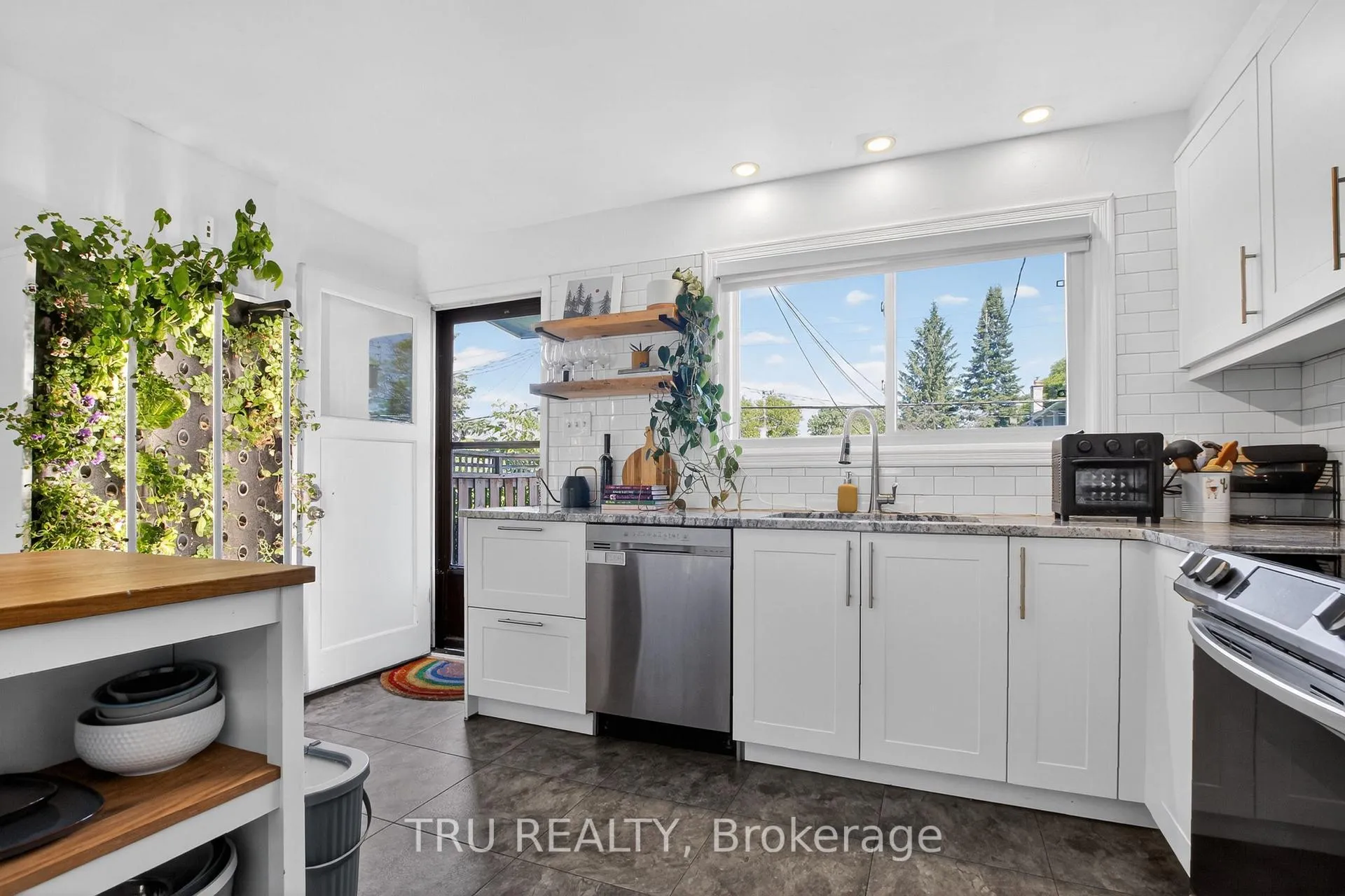 Photo 13 of 1253 Emperor Avenue, Ottawa, Carlington — HOMEH