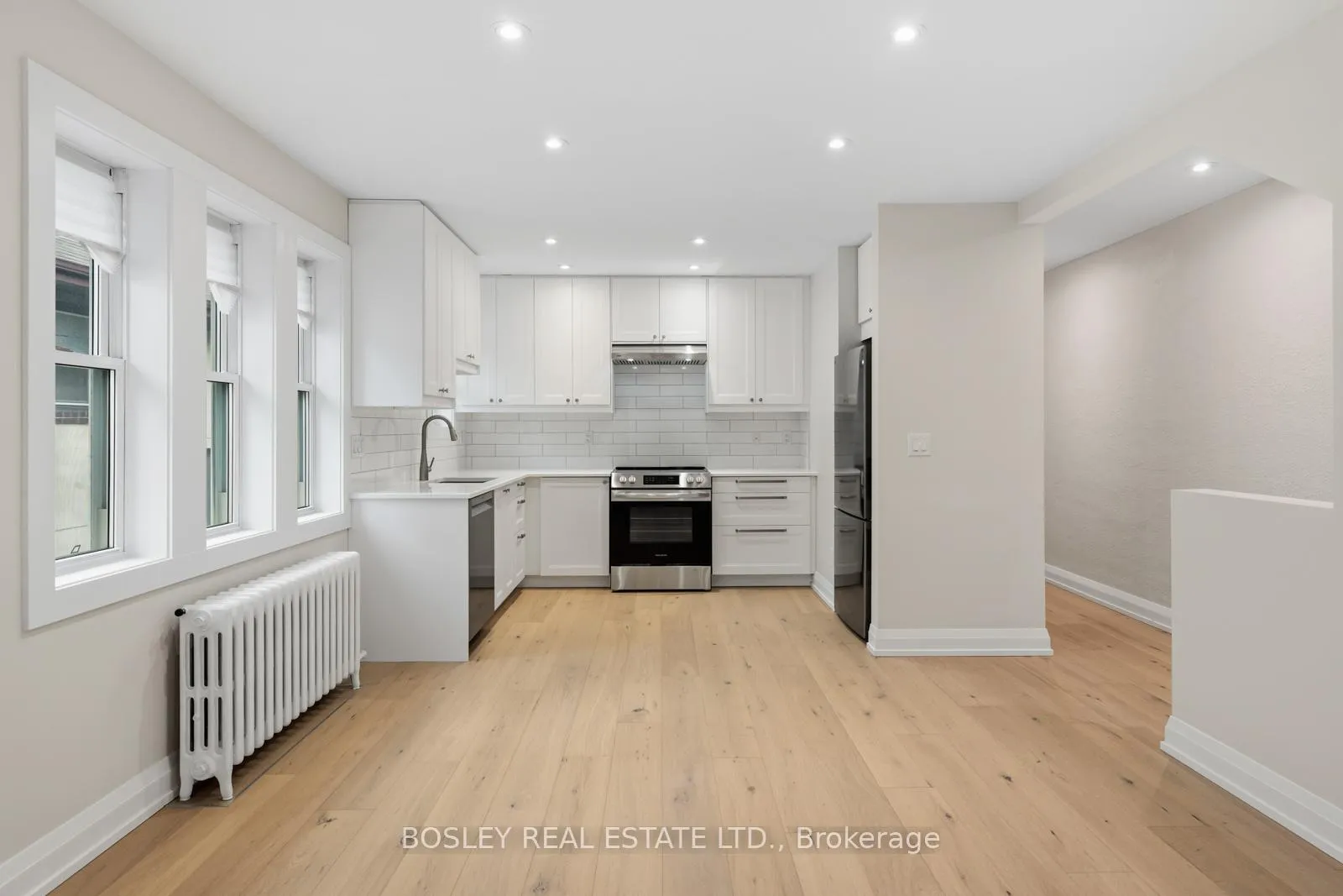 Photo 7 of Unit Upper, 14 Preston Place, Toronto, Lawrence Park North — HOMEH