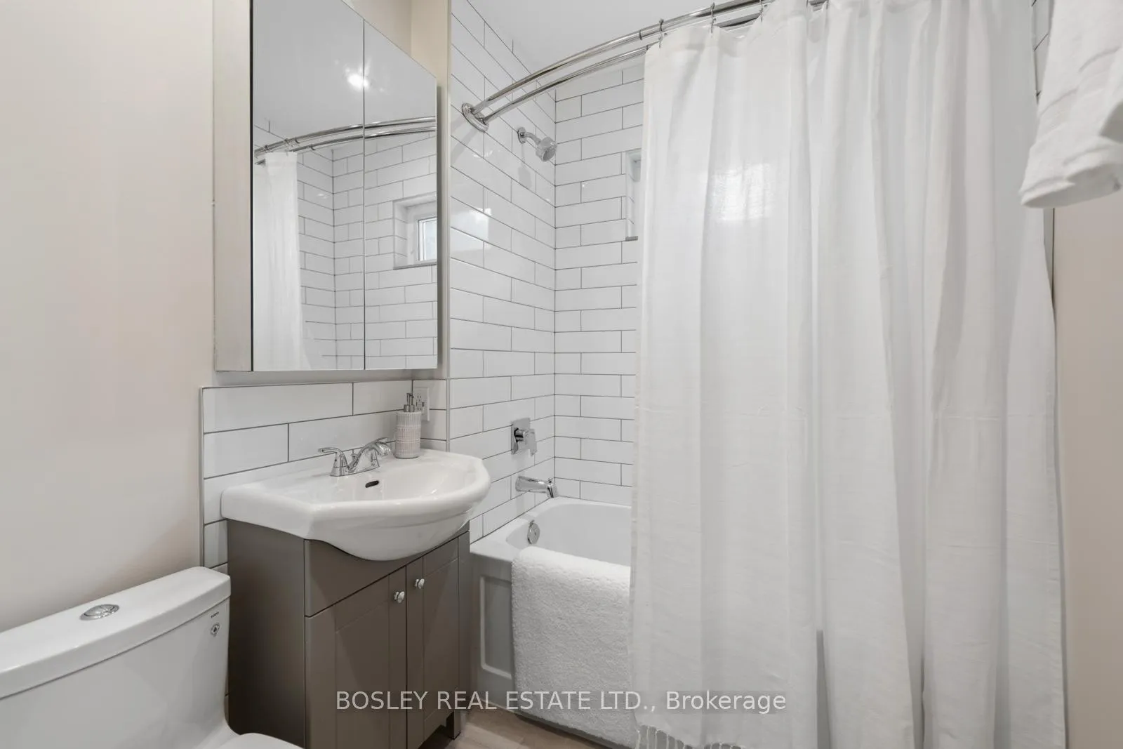 Photo 17 of Unit Upper, 14 Preston Place, Toronto, Lawrence Park North — HOMEH