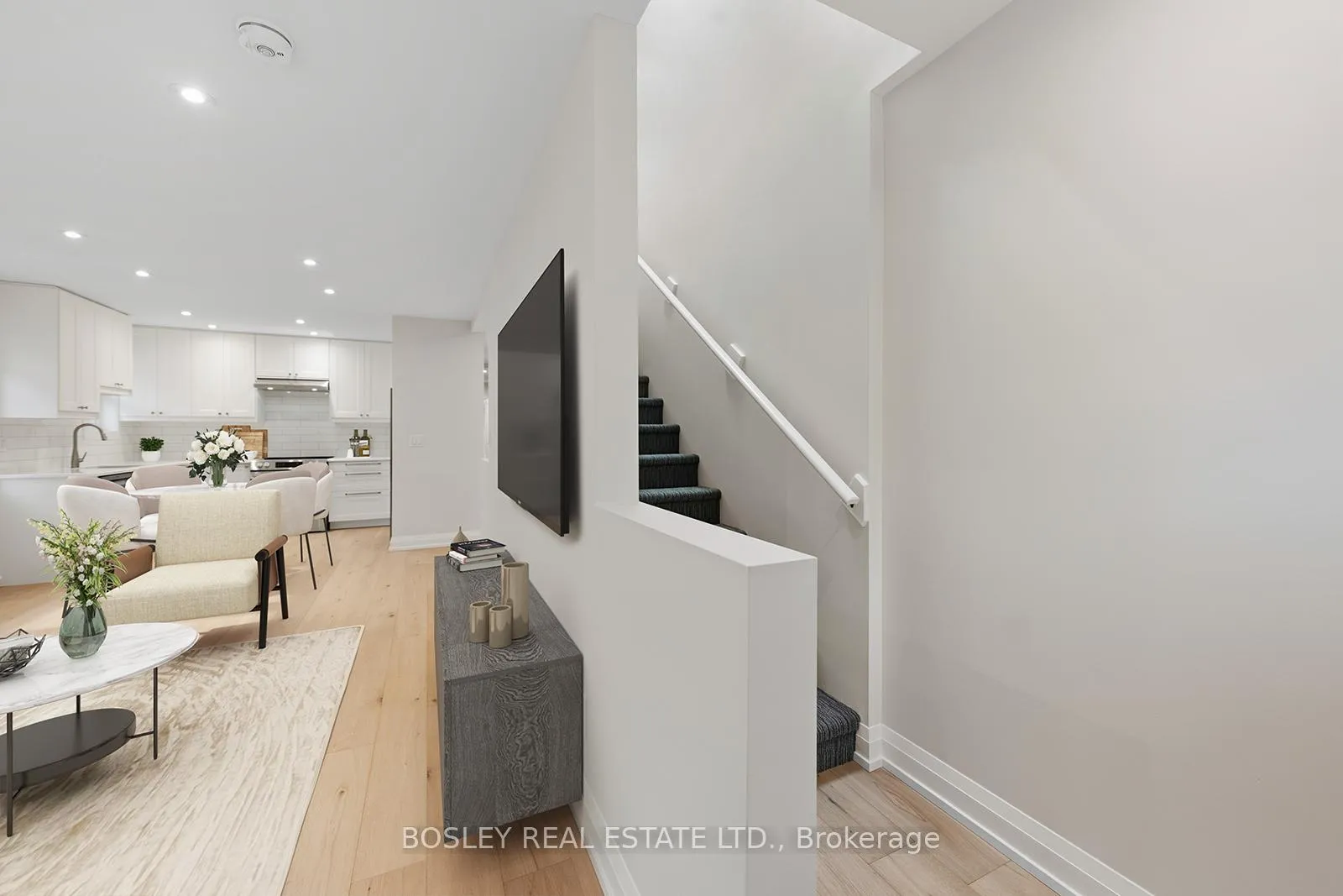 Photo 20 of Unit Upper, 14 Preston Place, Toronto, Lawrence Park North — HOMEH